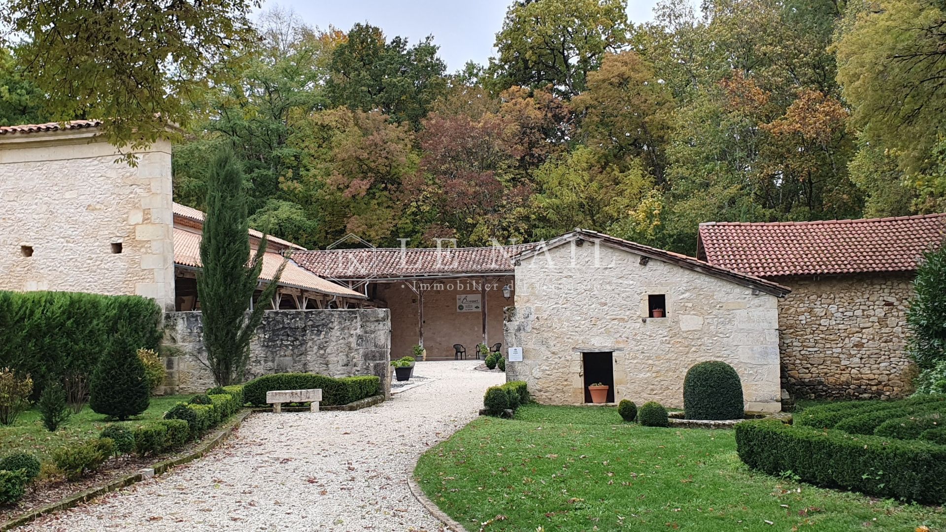 château 15 pièces en vente à PERIGUEUX (24000)