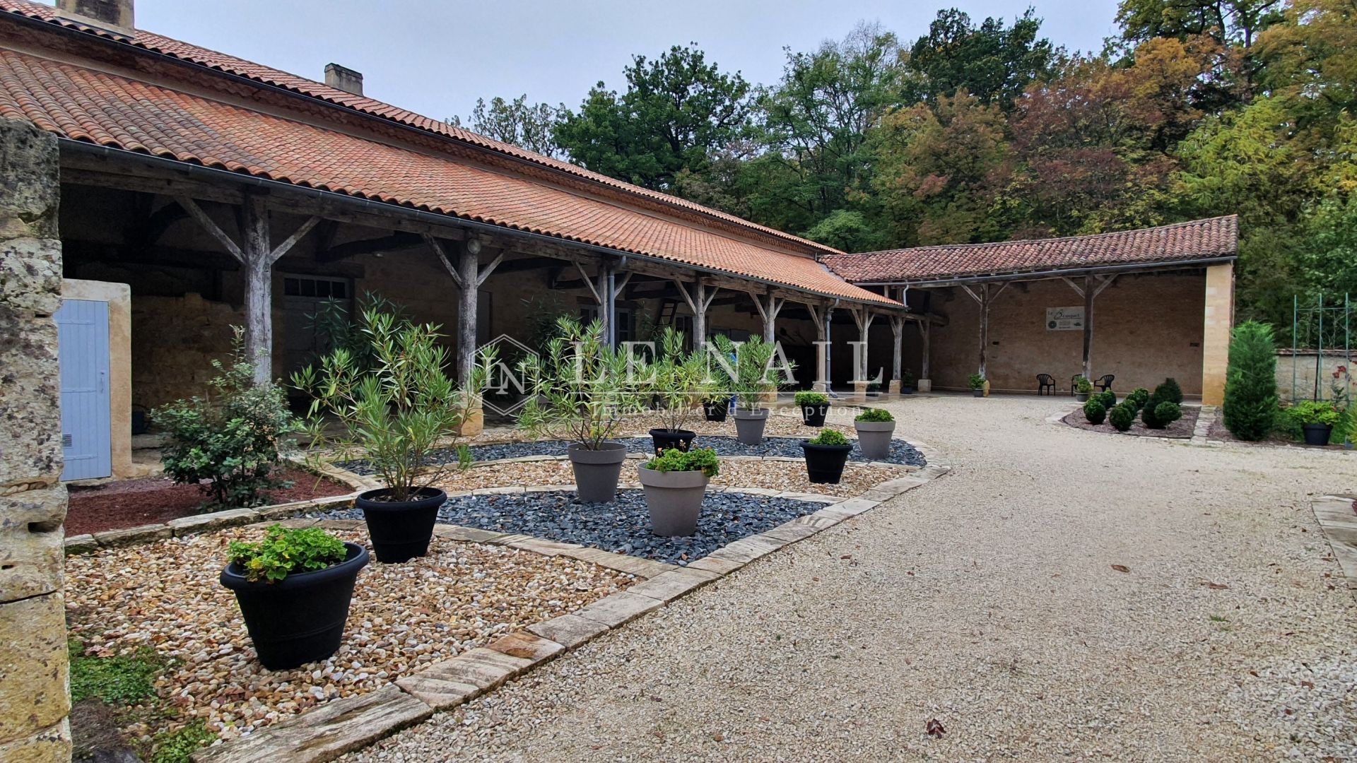 château 15 pièces en vente à PERIGUEUX (24000)