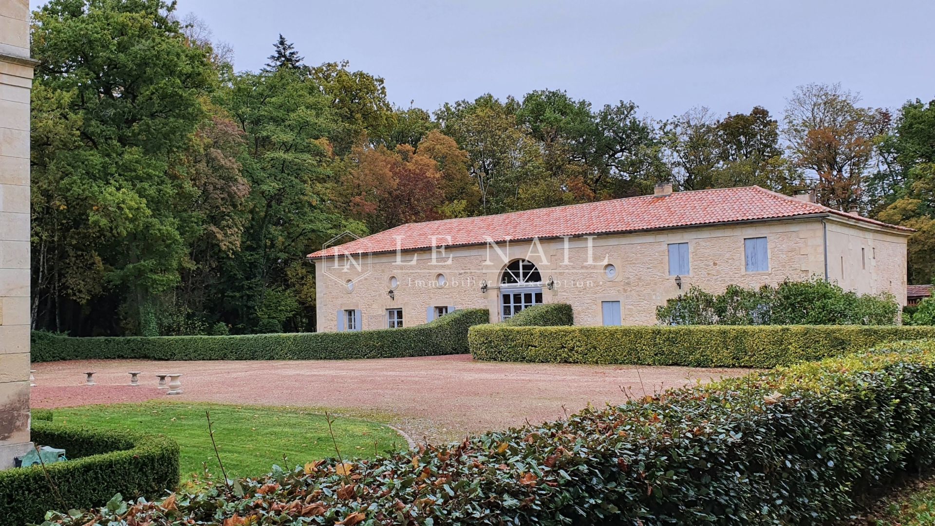 château 15 pièces en vente à PERIGUEUX (24000)