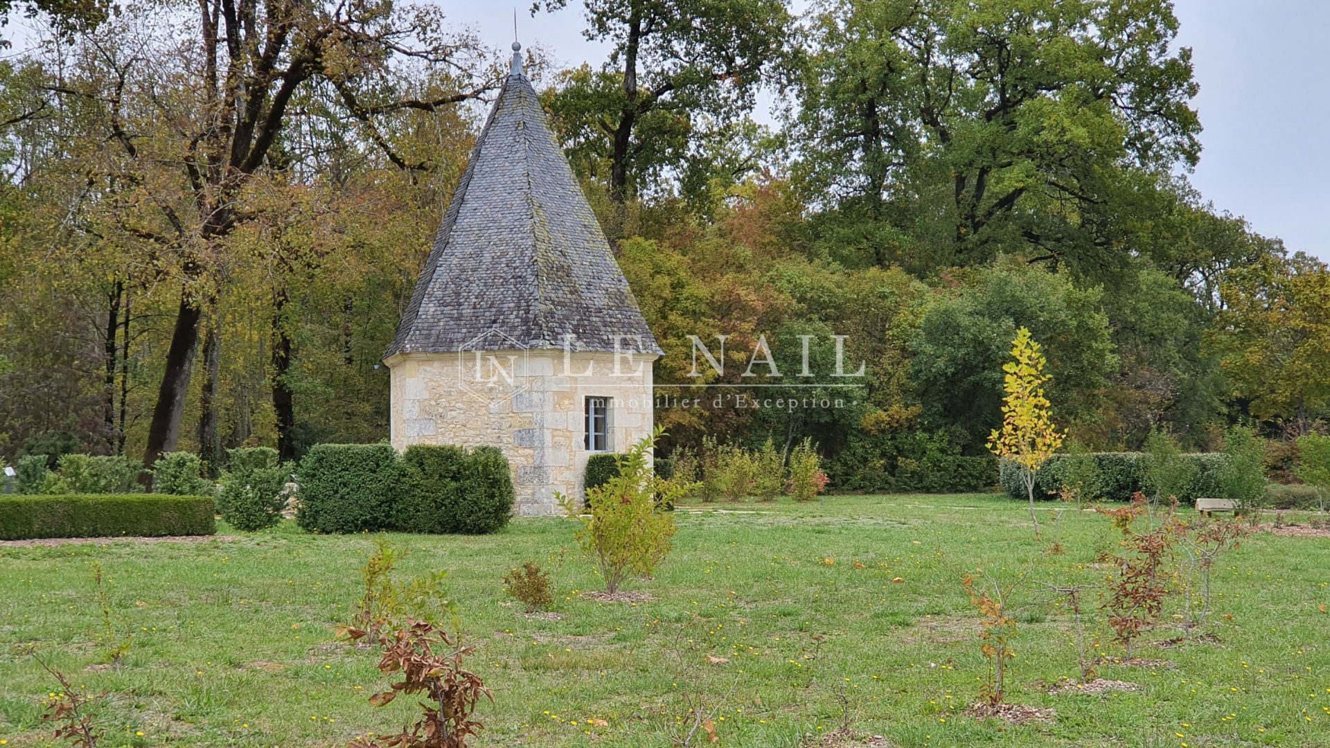château 15 pièces en vente à PERIGUEUX (24000)