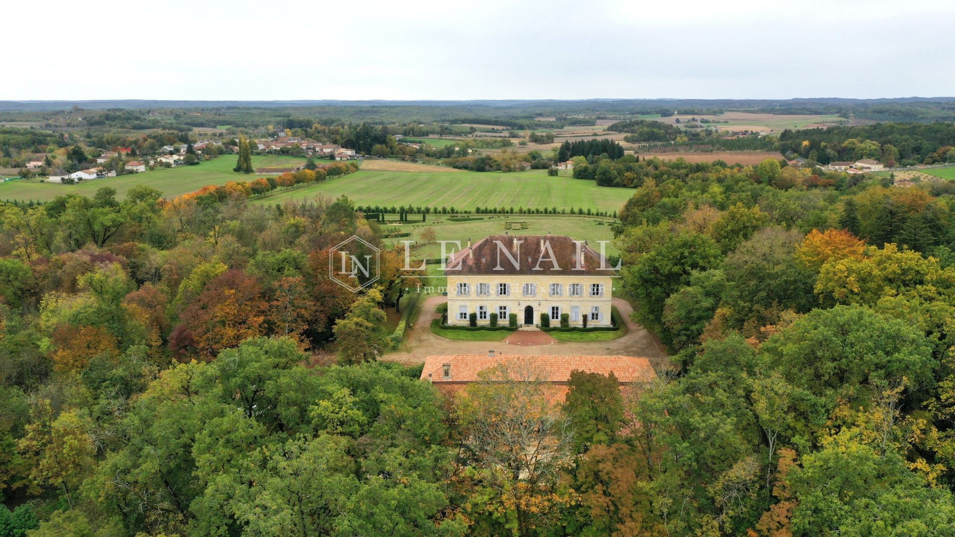 château 15 pièces en vente à PERIGUEUX (24000)
