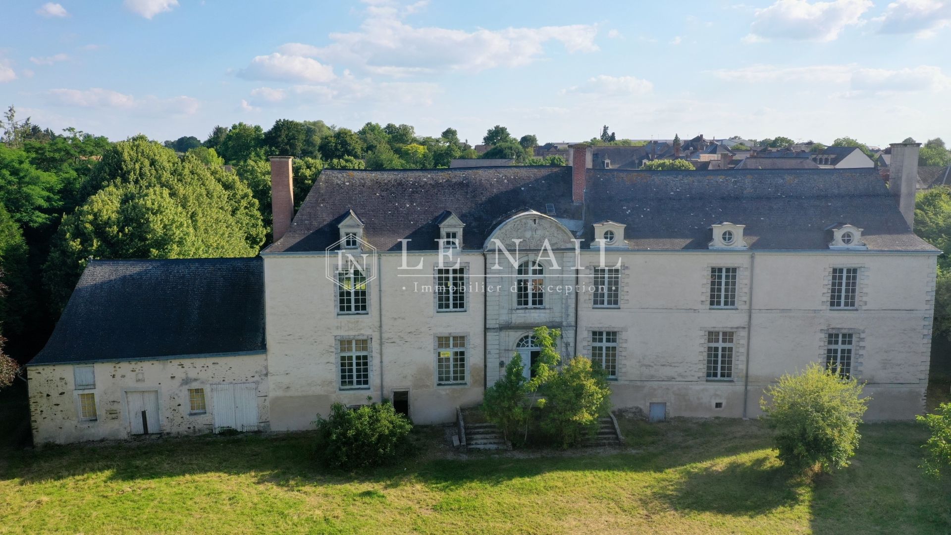 château 12 pièces en vente à CHATEAU GONTIER (53200)