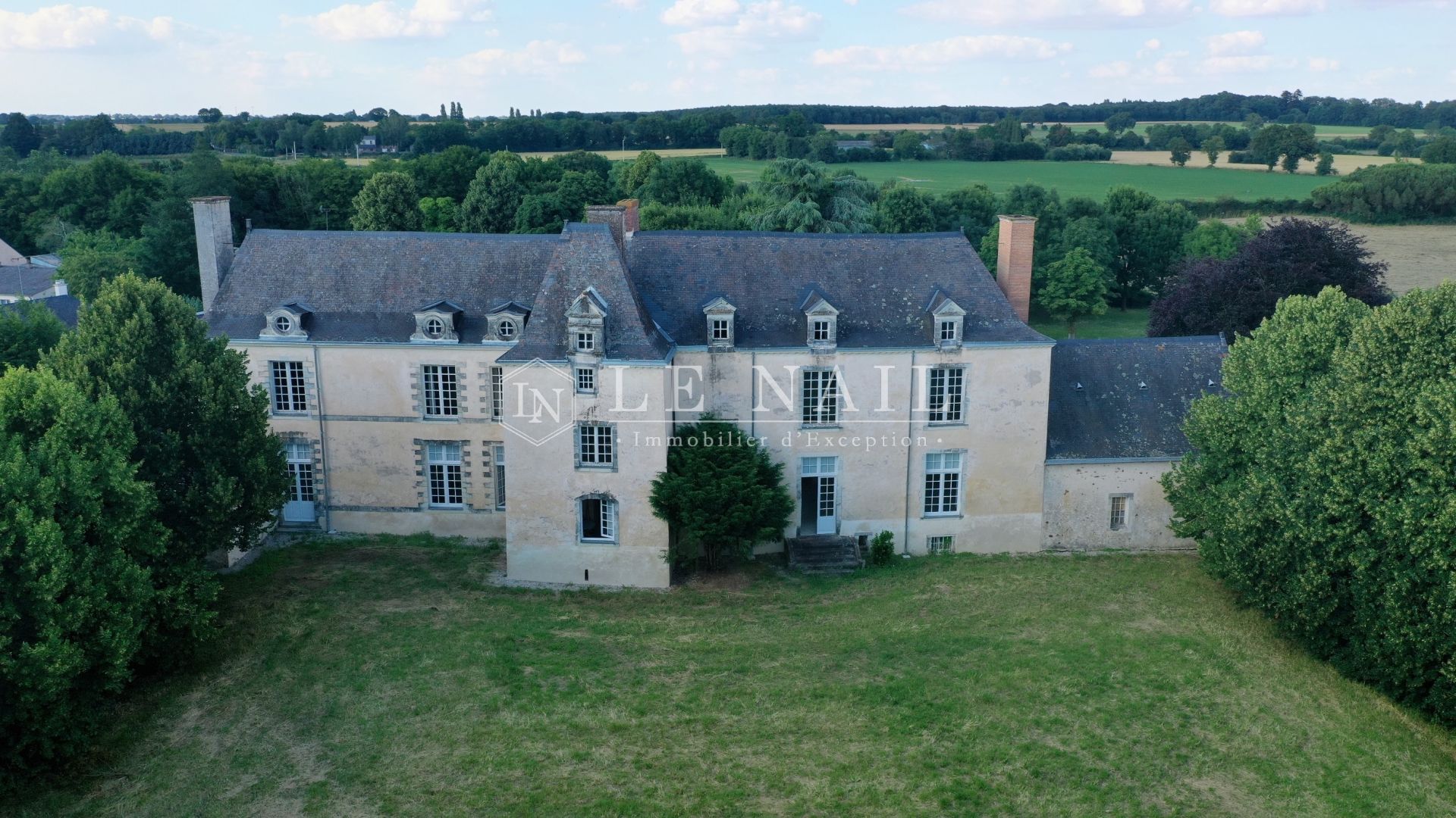 château 12 pièces en vente à CHATEAU GONTIER (53200)