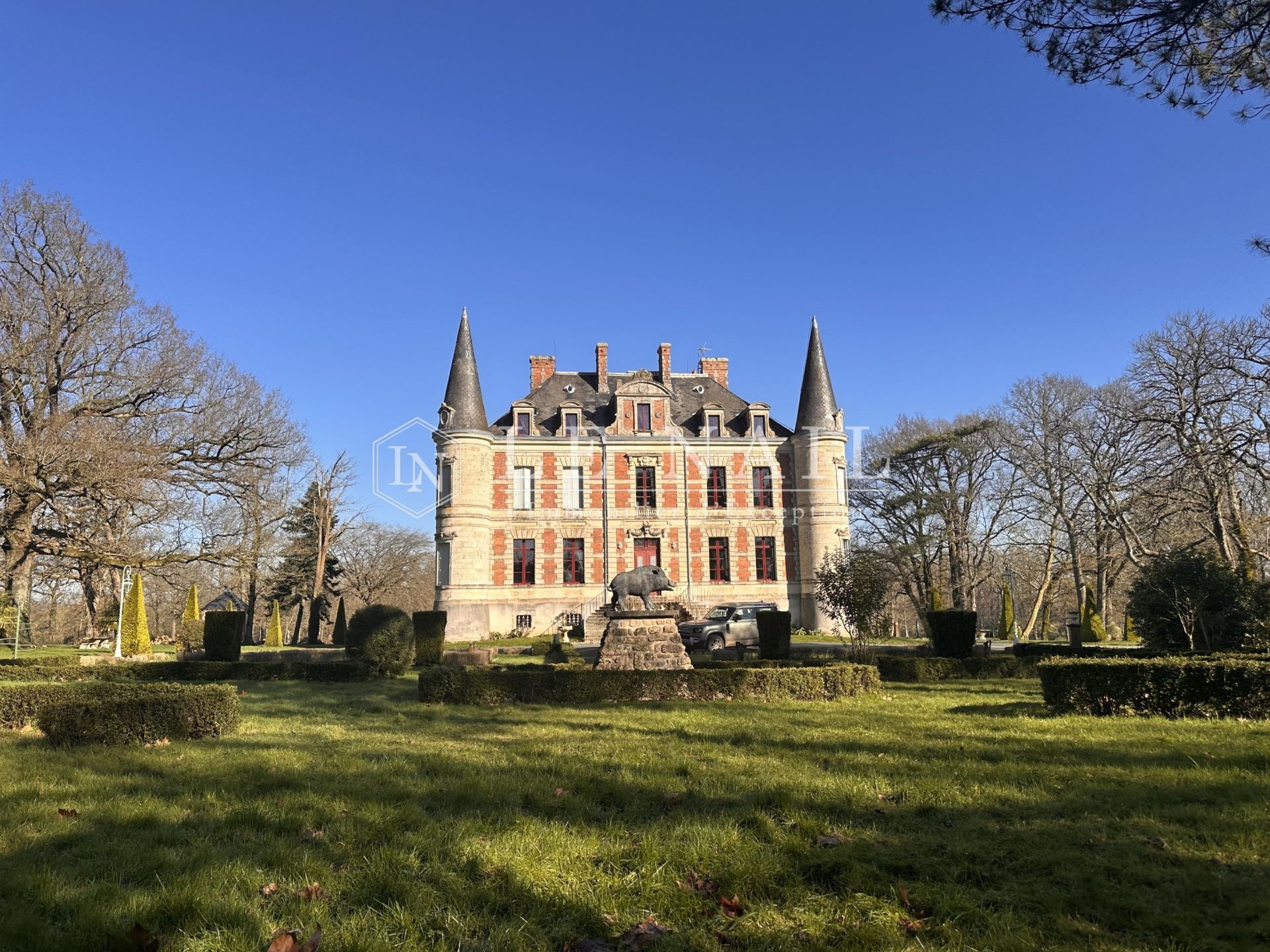 castle 13 rooms for sale on BOURNEZEAU (85480)