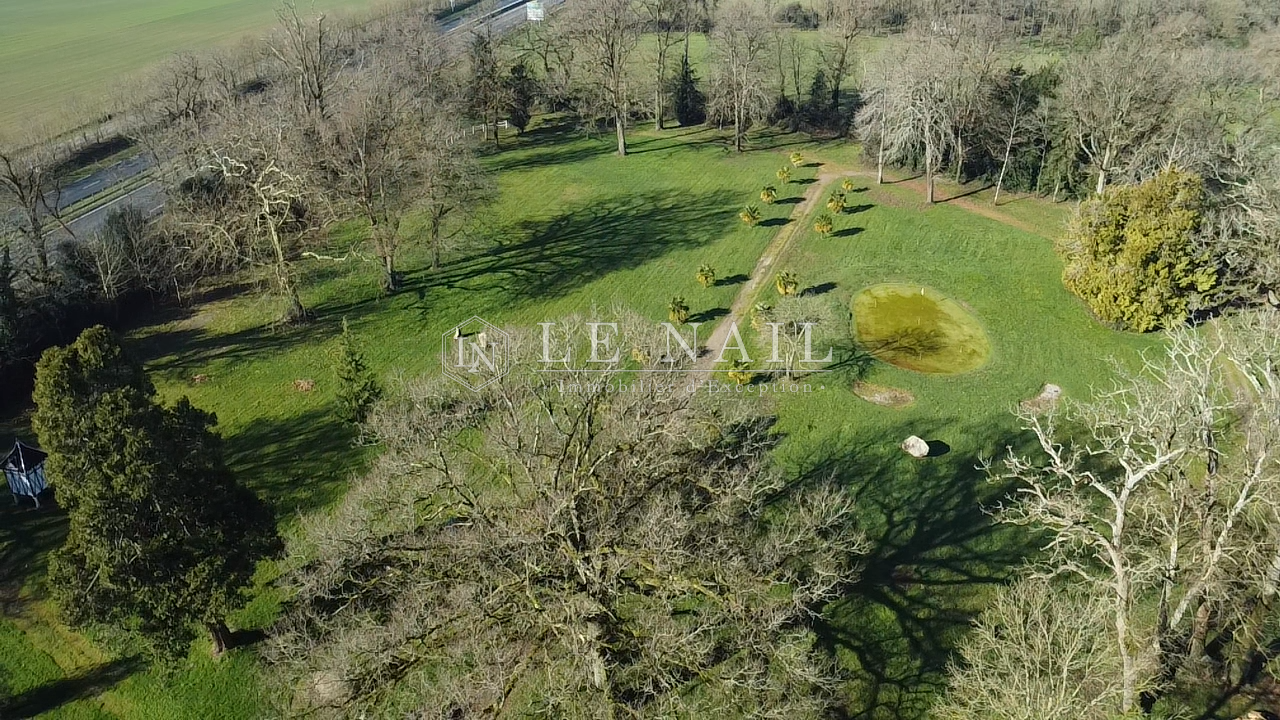 château 13 pièces en vente à BOURNEZEAU (85480)