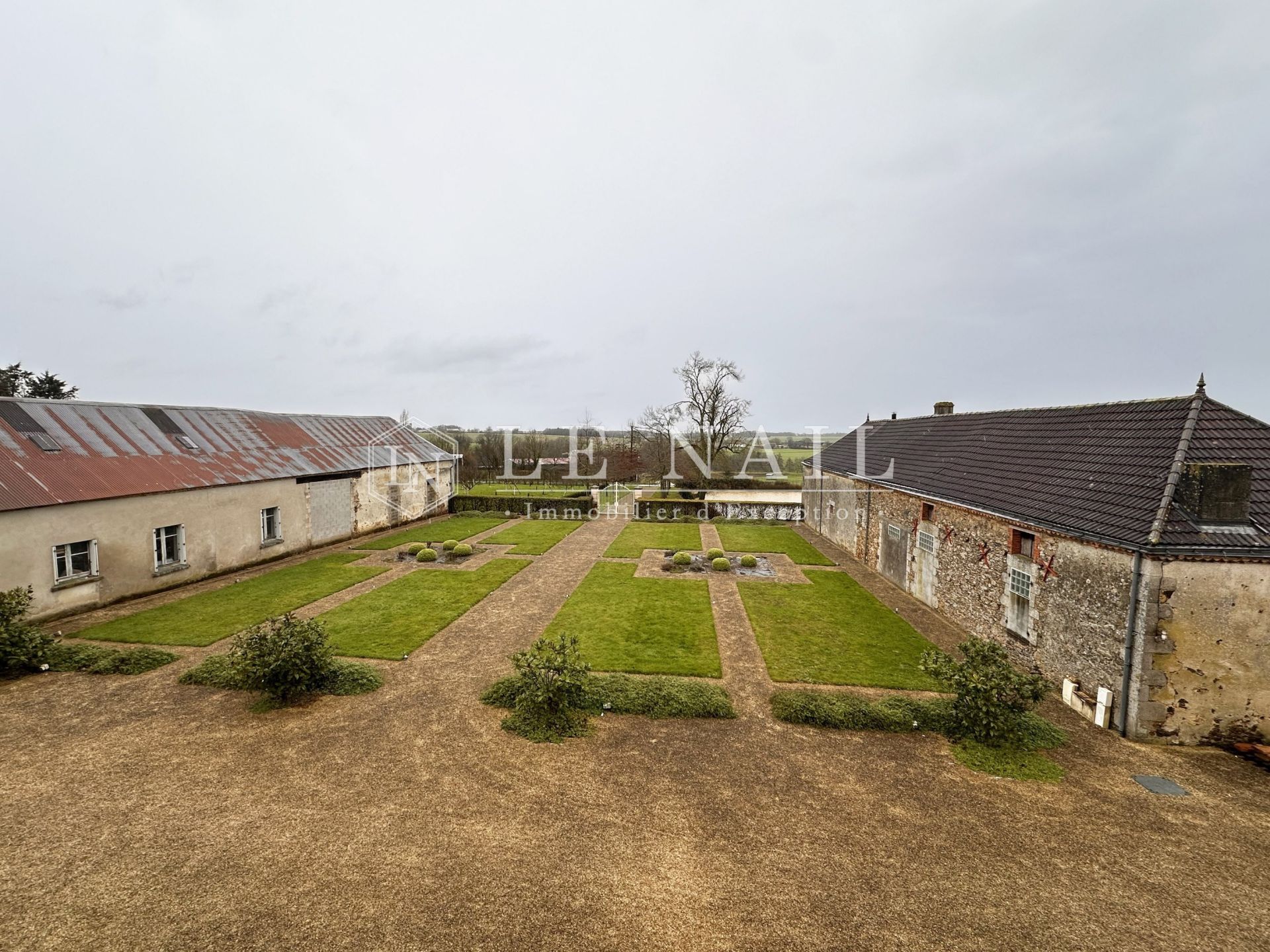 castle 11 rooms for sale on LES LUCS SUR BOULOGNE (85170)