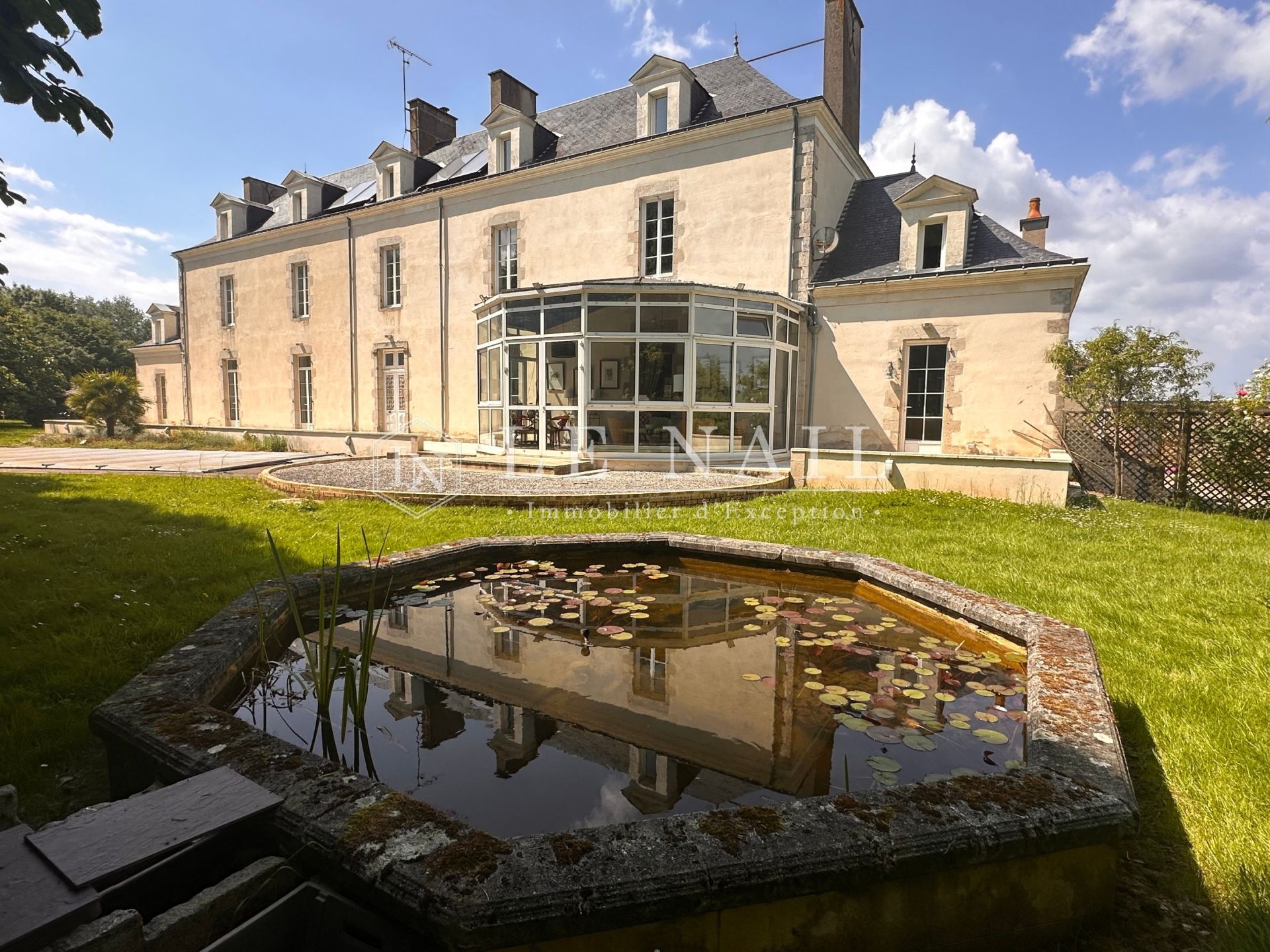 château 11 pièces en vente à LES LUCS SUR BOULOGNE (85170)