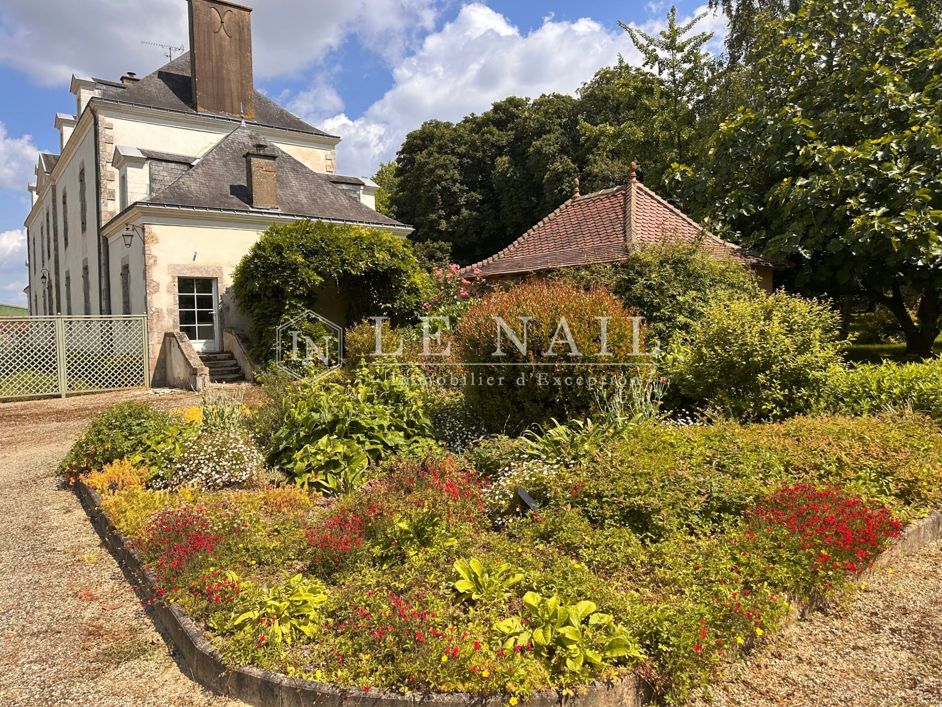 château 11 pièces en vente à LES LUCS SUR BOULOGNE (85170)