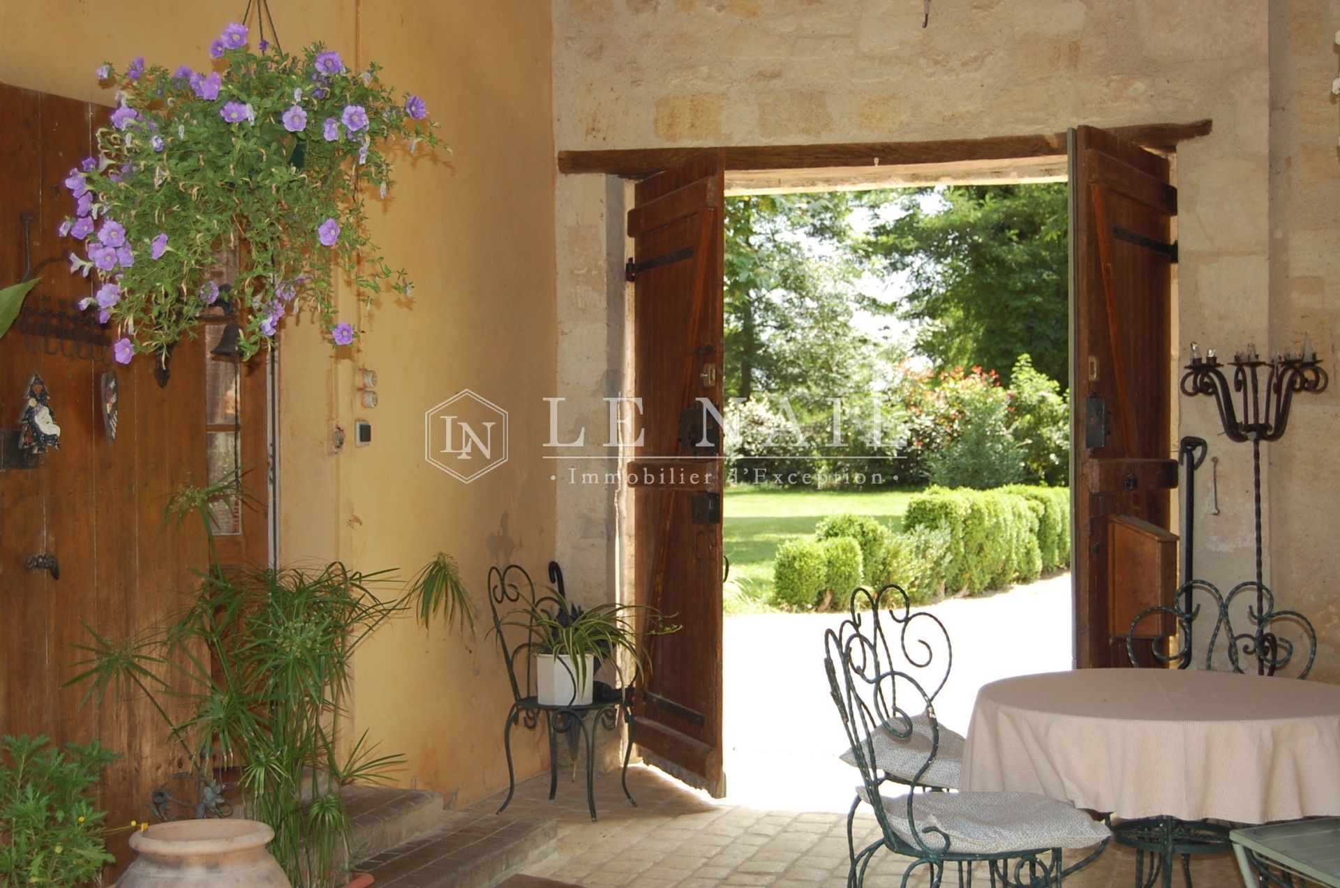 property 21 rooms for sale on BORDEAUX (33000)