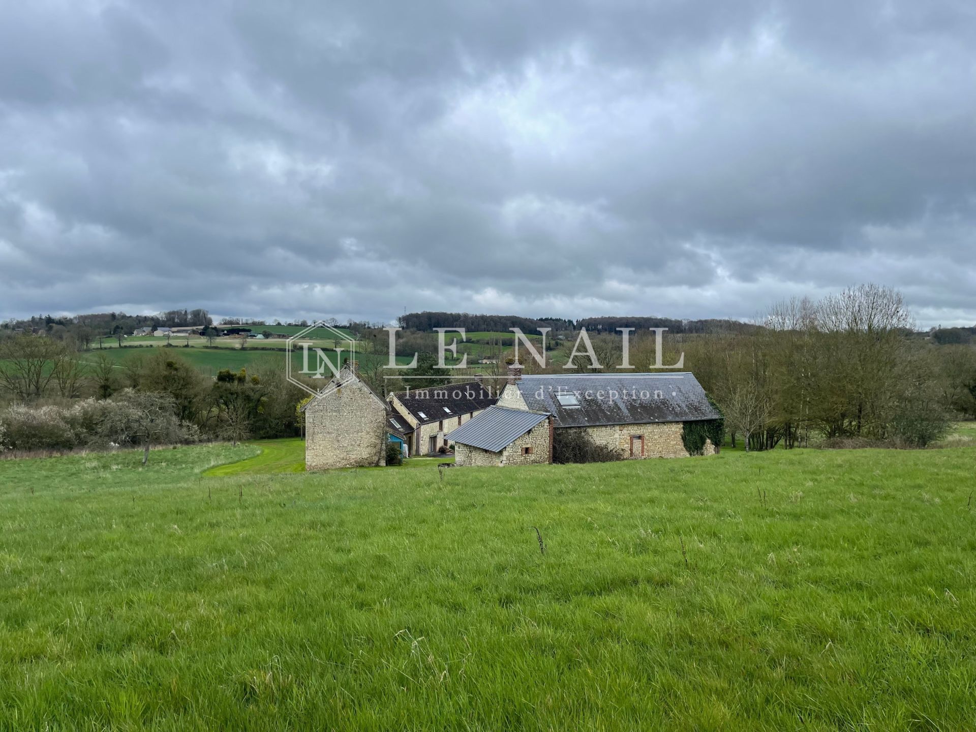 farm complex 11 rooms for sale on MOULINS LA MARCHE (61380)