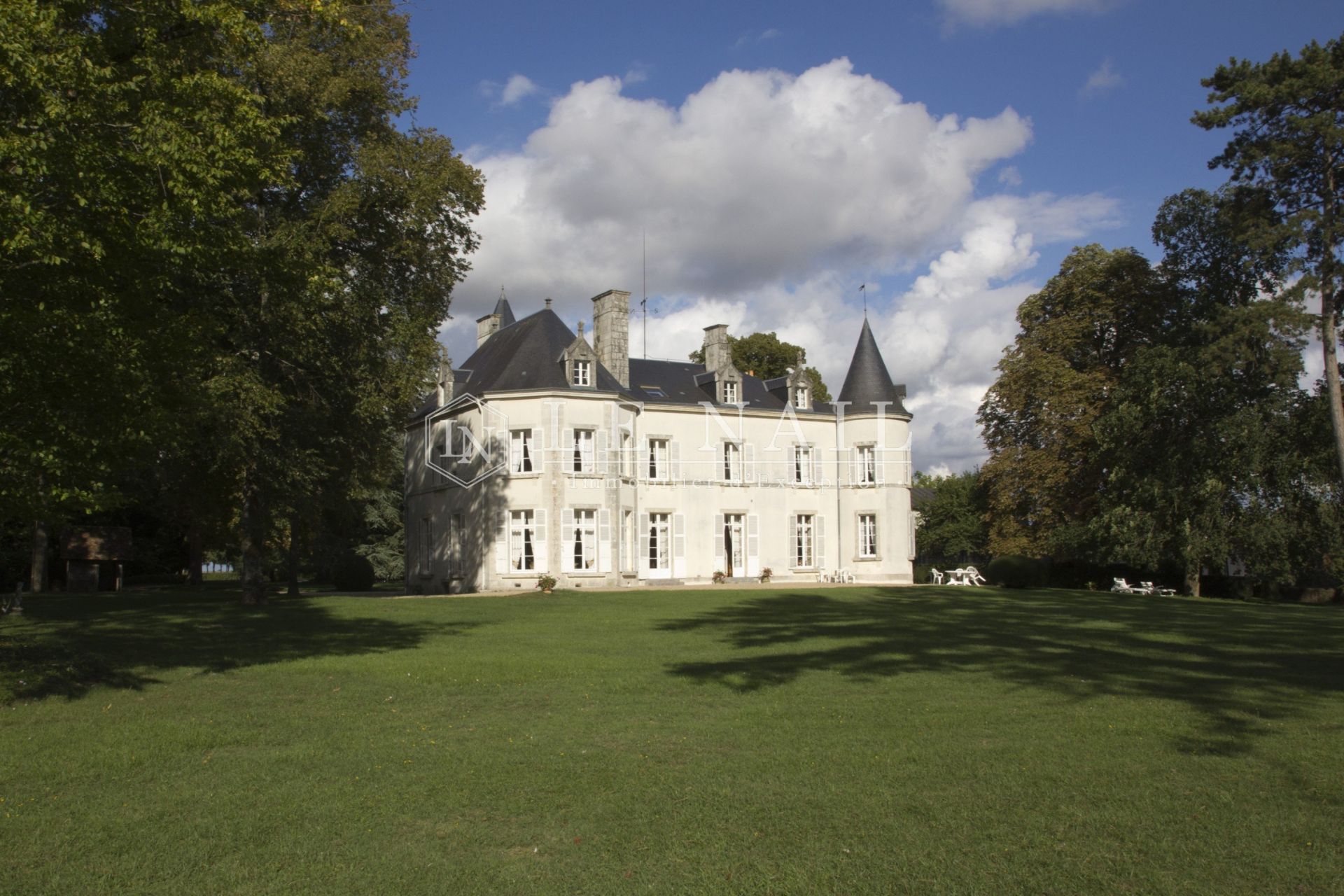 château 23 pièces en vente à BOURGES (18000)