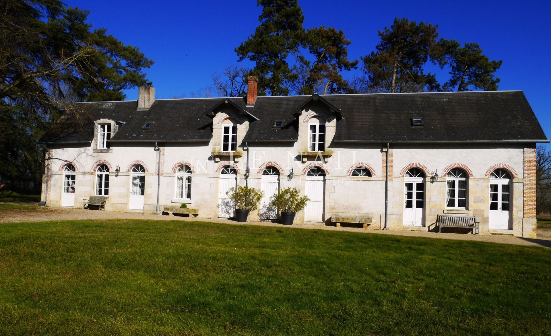 château 23 pièces en vente à BOURGES (18000)