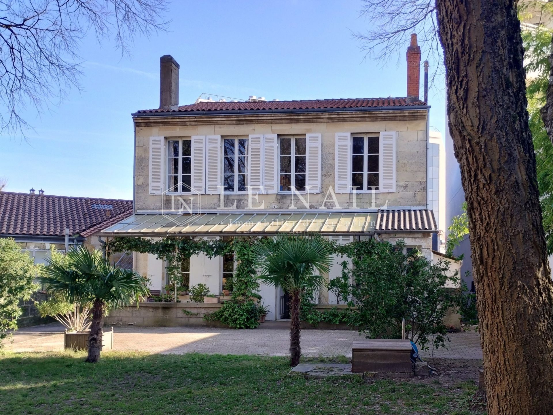 mansion 10 rooms for sale on BORDEAUX (33000)