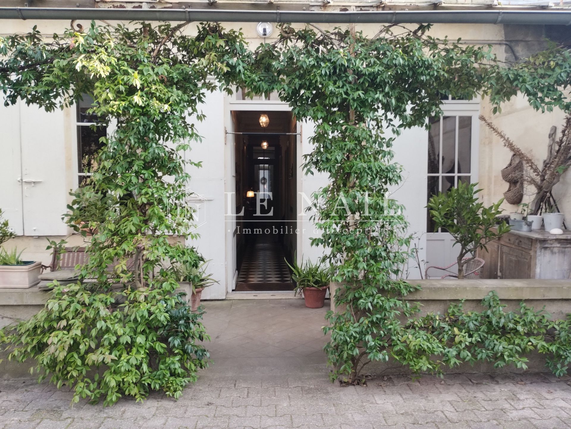mansion 10 rooms for sale on BORDEAUX (33000)