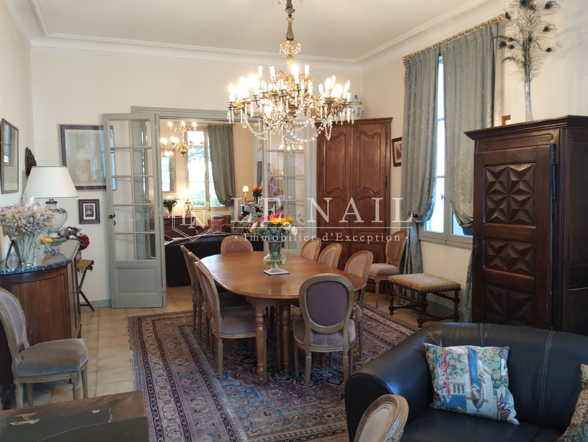 mansion 10 rooms for sale on BORDEAUX (33000)