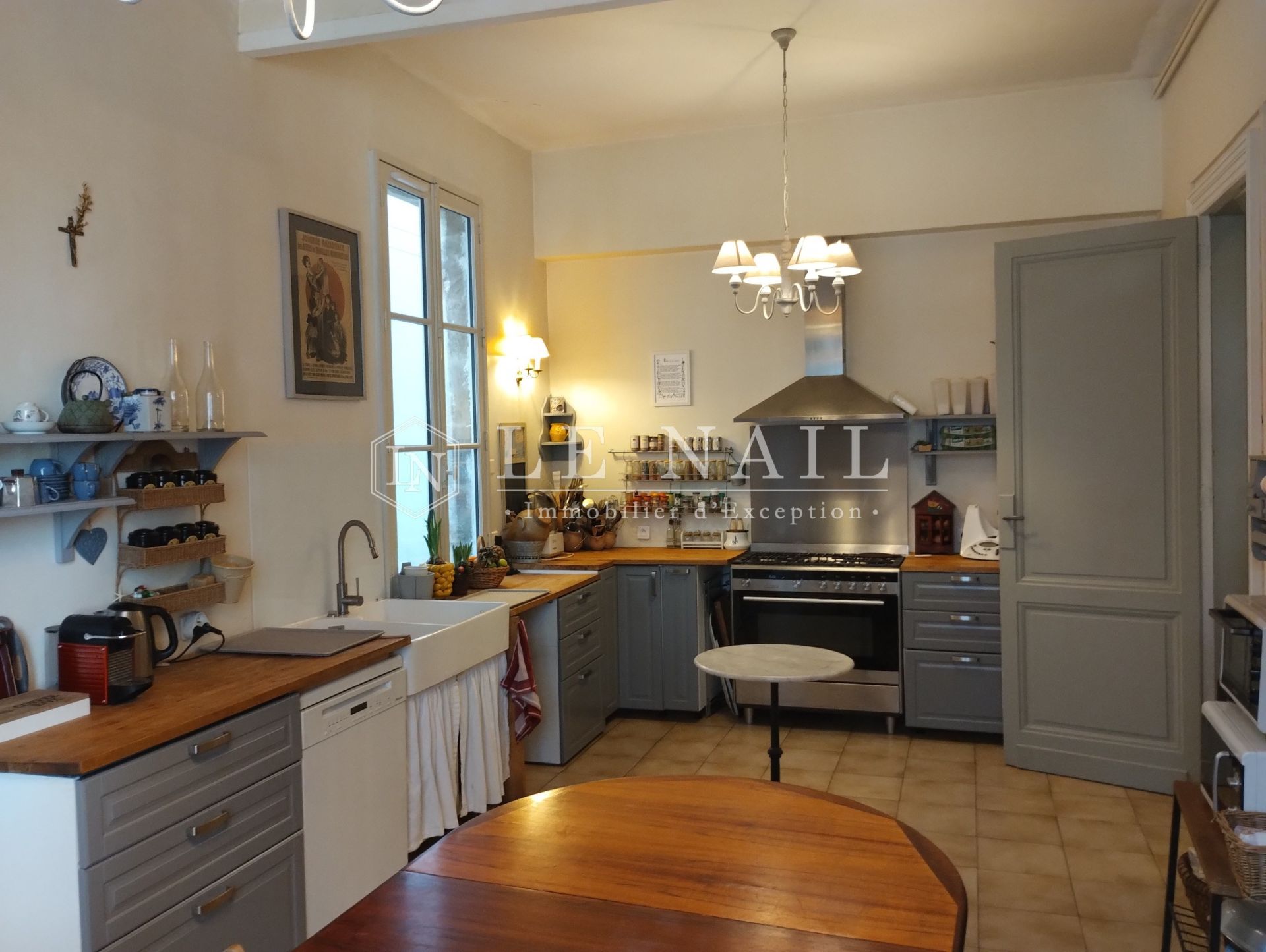 mansion 10 rooms for sale on BORDEAUX (33000)
