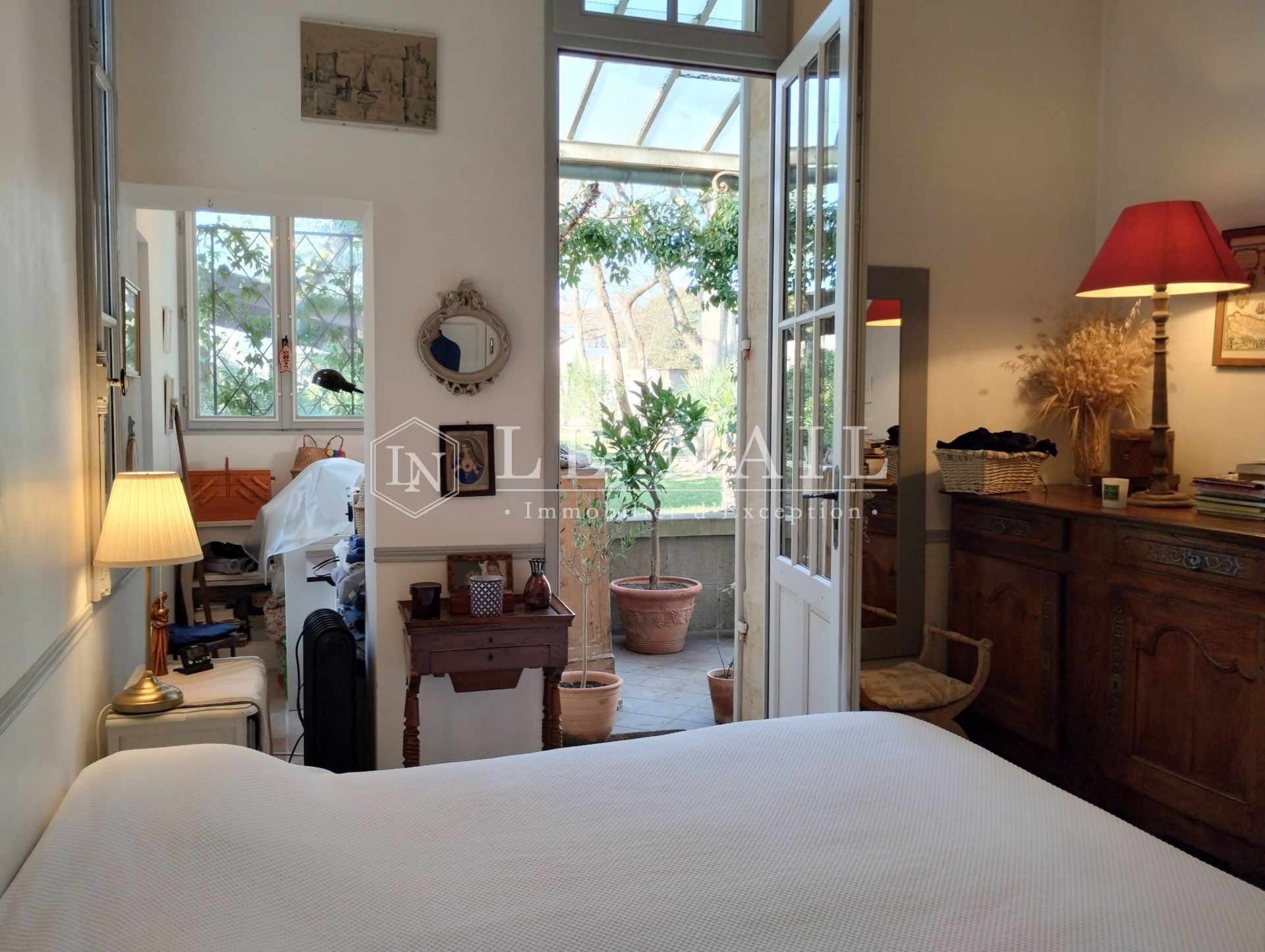 mansion 10 rooms for sale on BORDEAUX (33000)