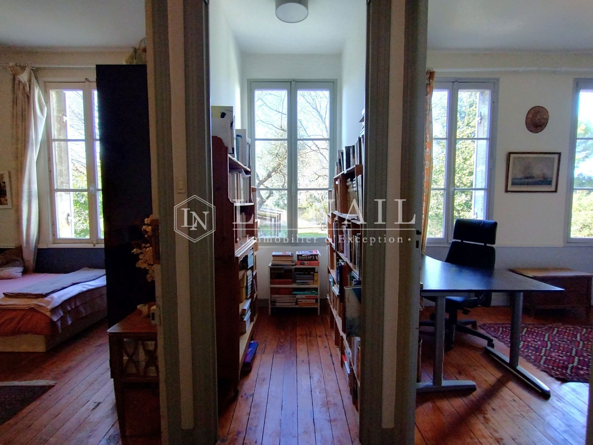 mansion 10 rooms for sale on BORDEAUX (33000)