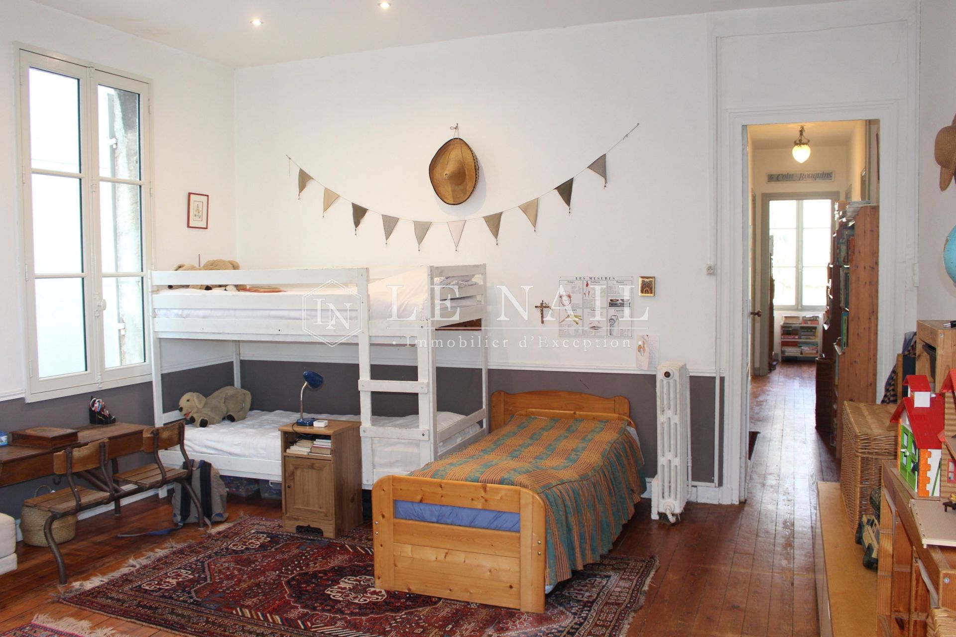 mansion 10 rooms for sale on BORDEAUX (33000)