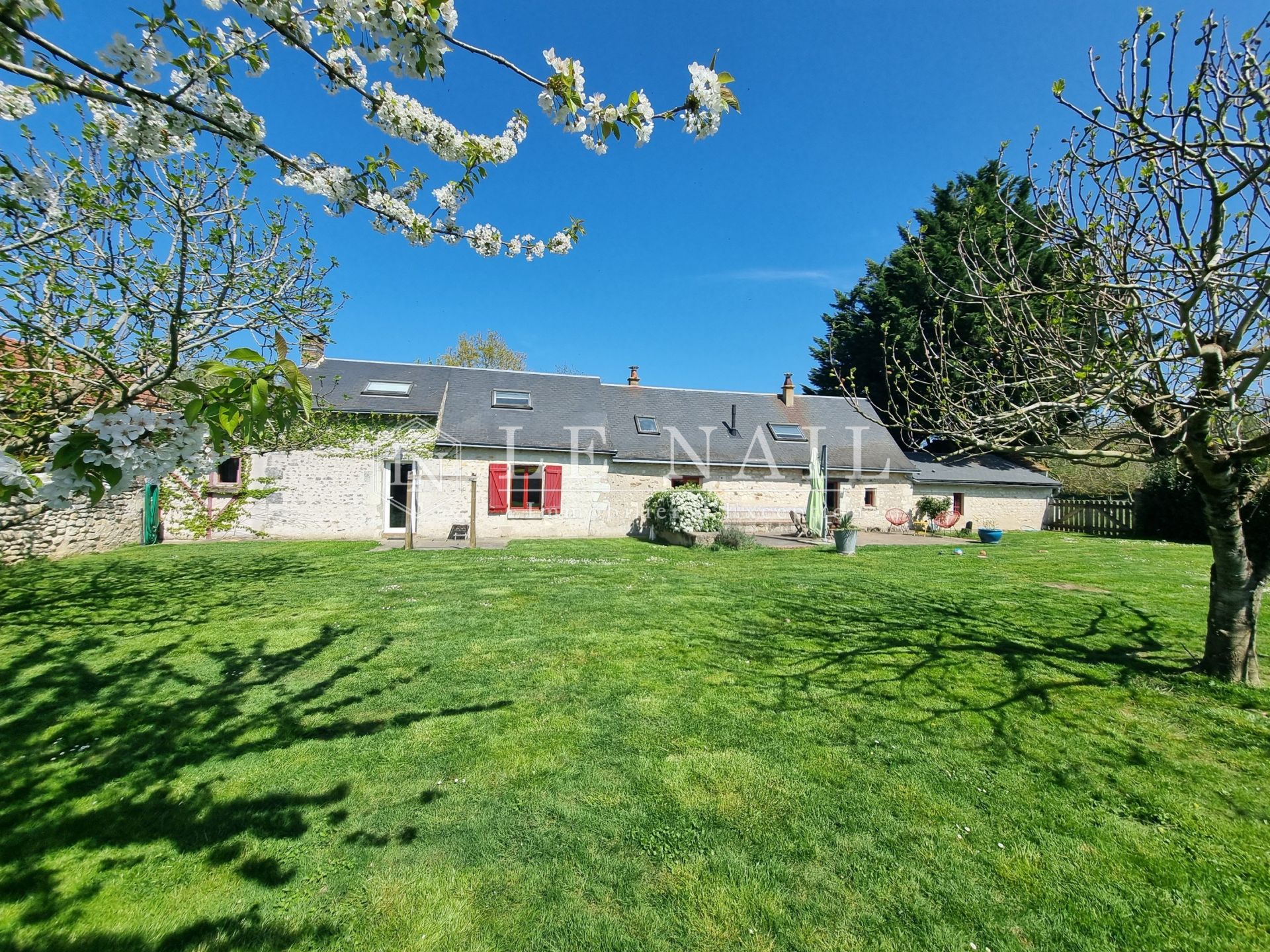 house 14 rooms for sale on CHINON (37500)