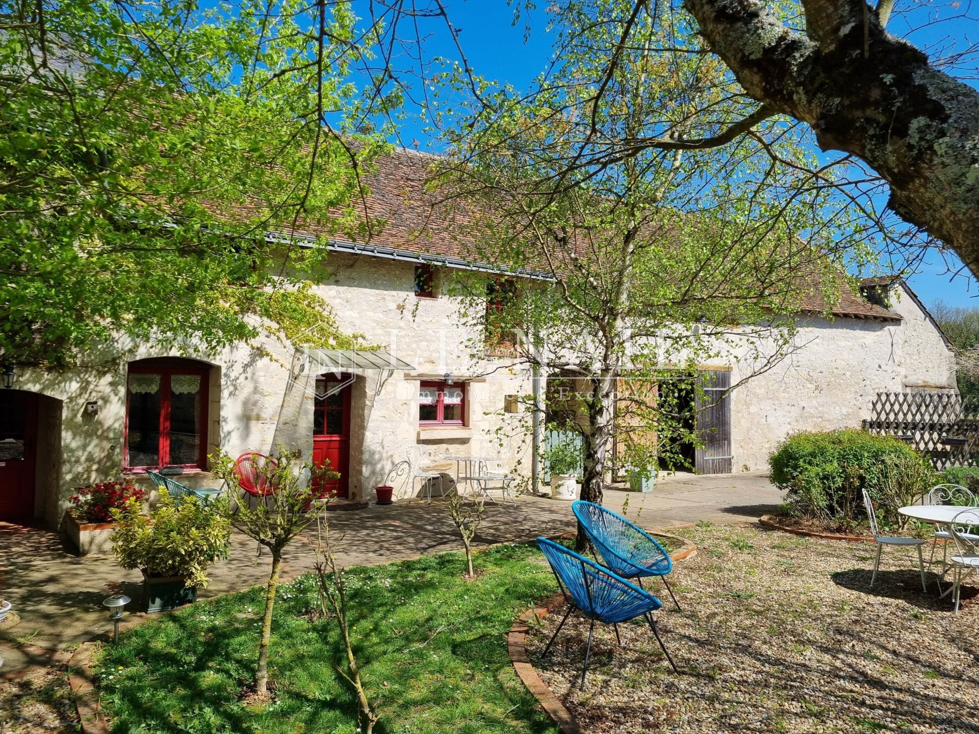 house 14 rooms for sale on CHINON (37500)