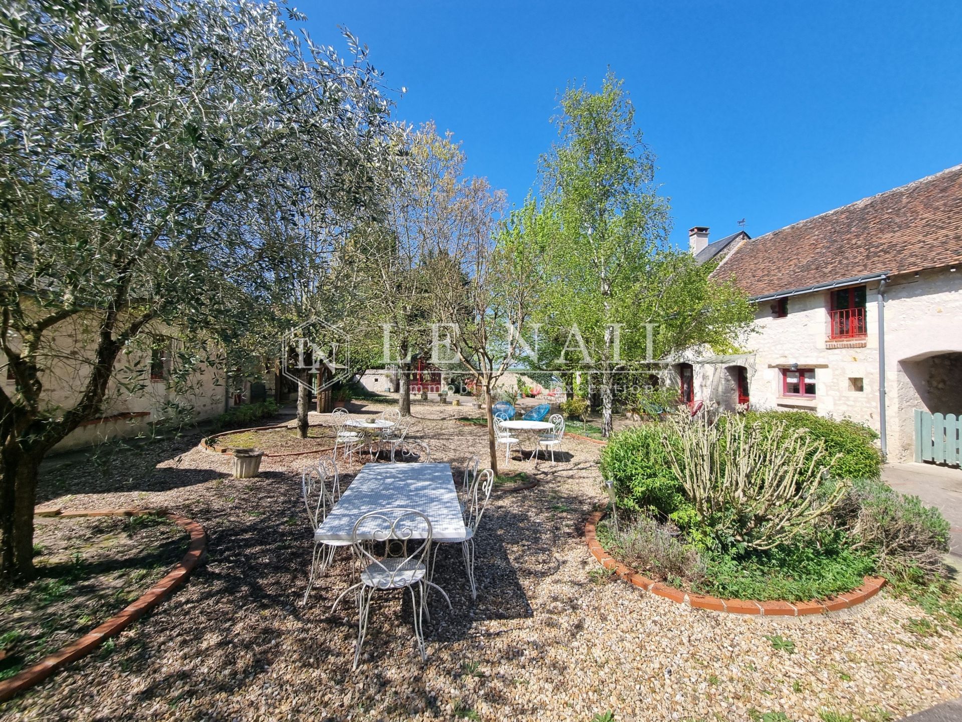 house 14 rooms for sale on CHINON (37500)