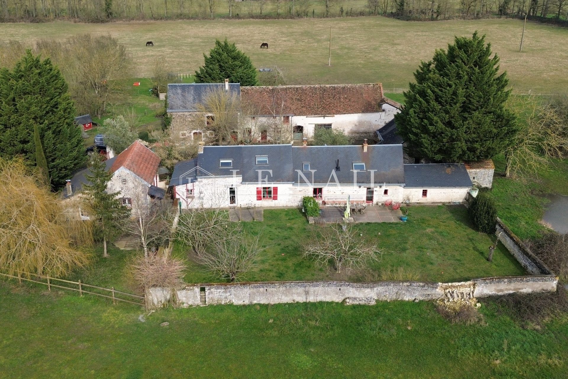 house 14 rooms for sale on CHINON (37500)