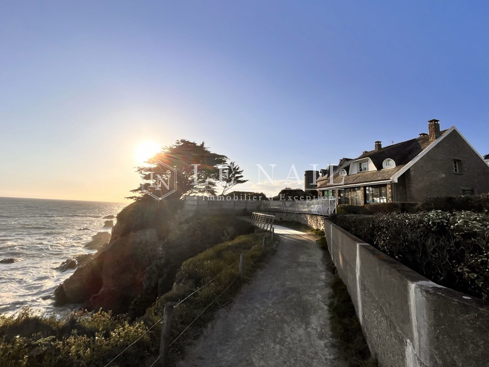 maison 10 pièces en vente à LE POULIGUEN (44510)