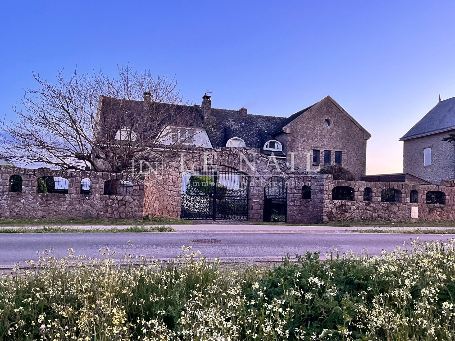 maison 10 pièces en vente à LE POULIGUEN (44510)