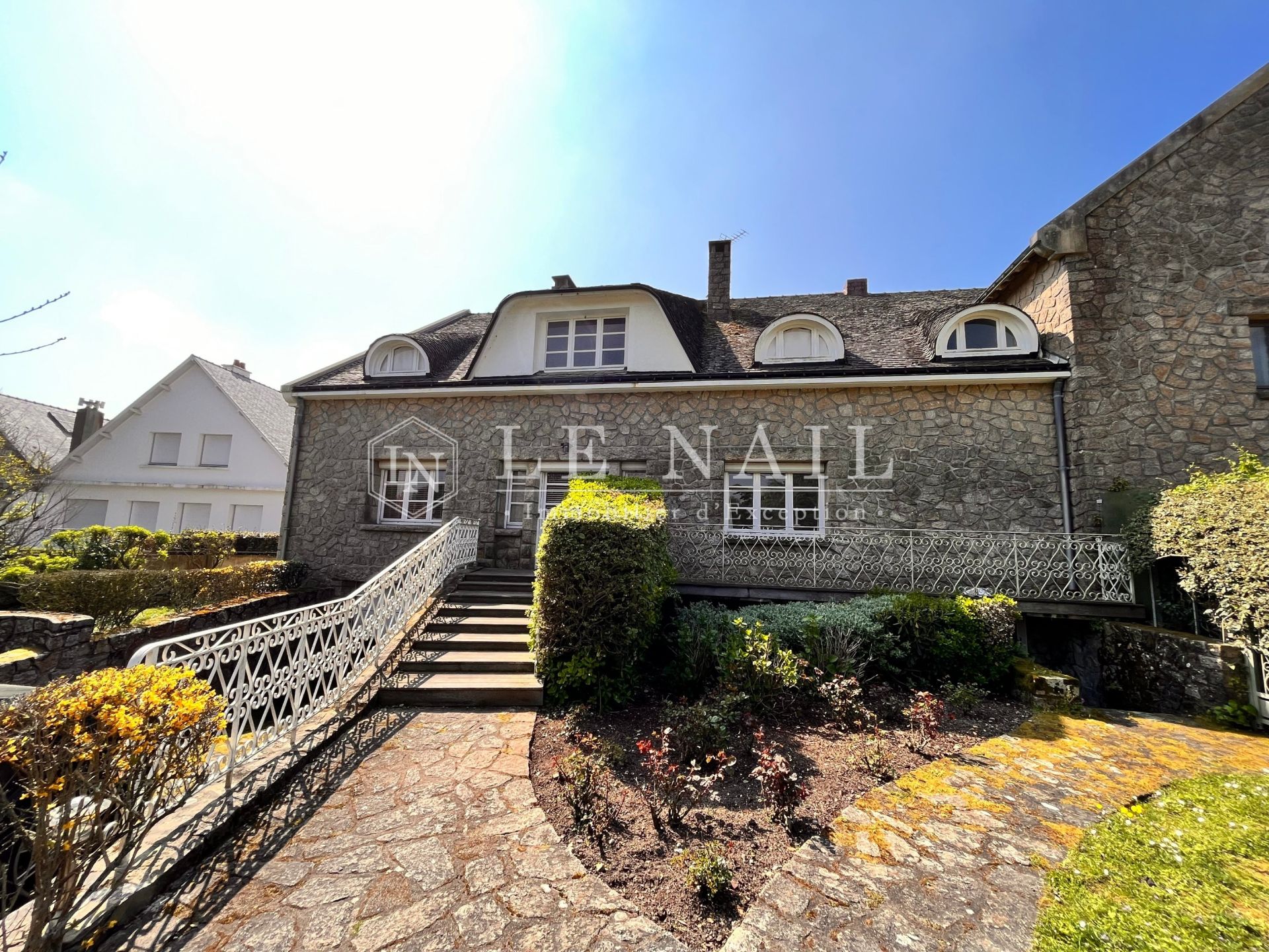 maison 10 pièces en vente à LE POULIGUEN (44510)