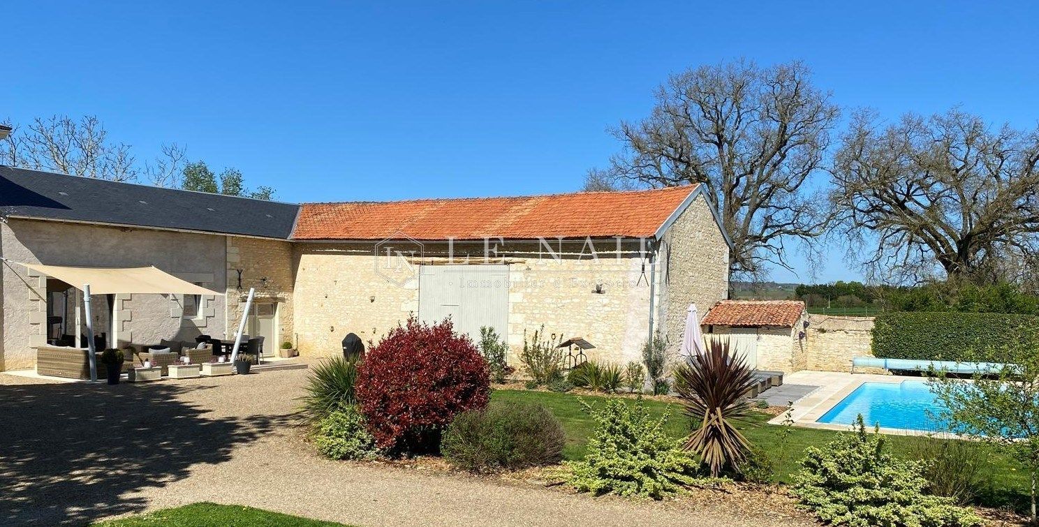 maison de maître 9 pièces en vente à POITIERS (86000)