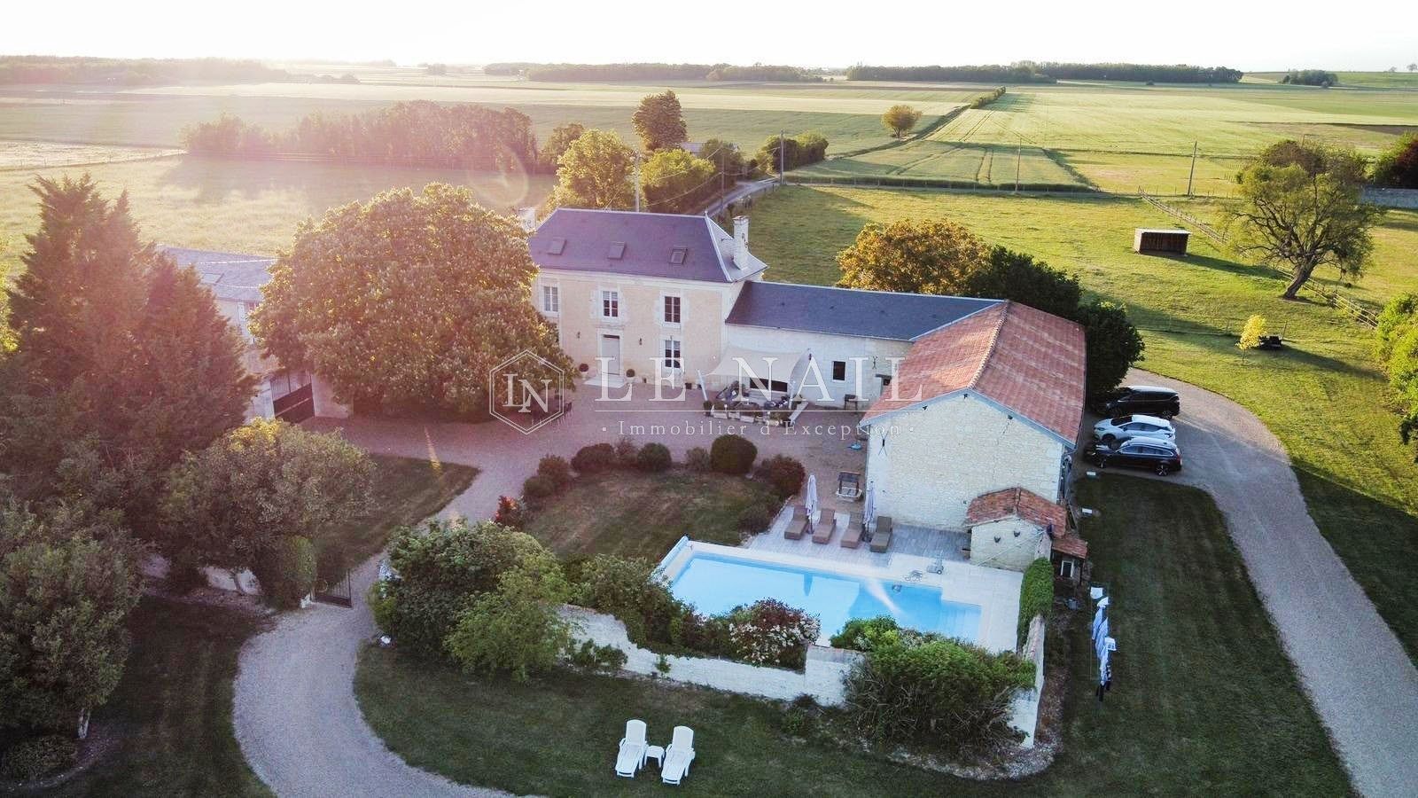 maison de maître 9 pièces en vente à POITIERS (86000)