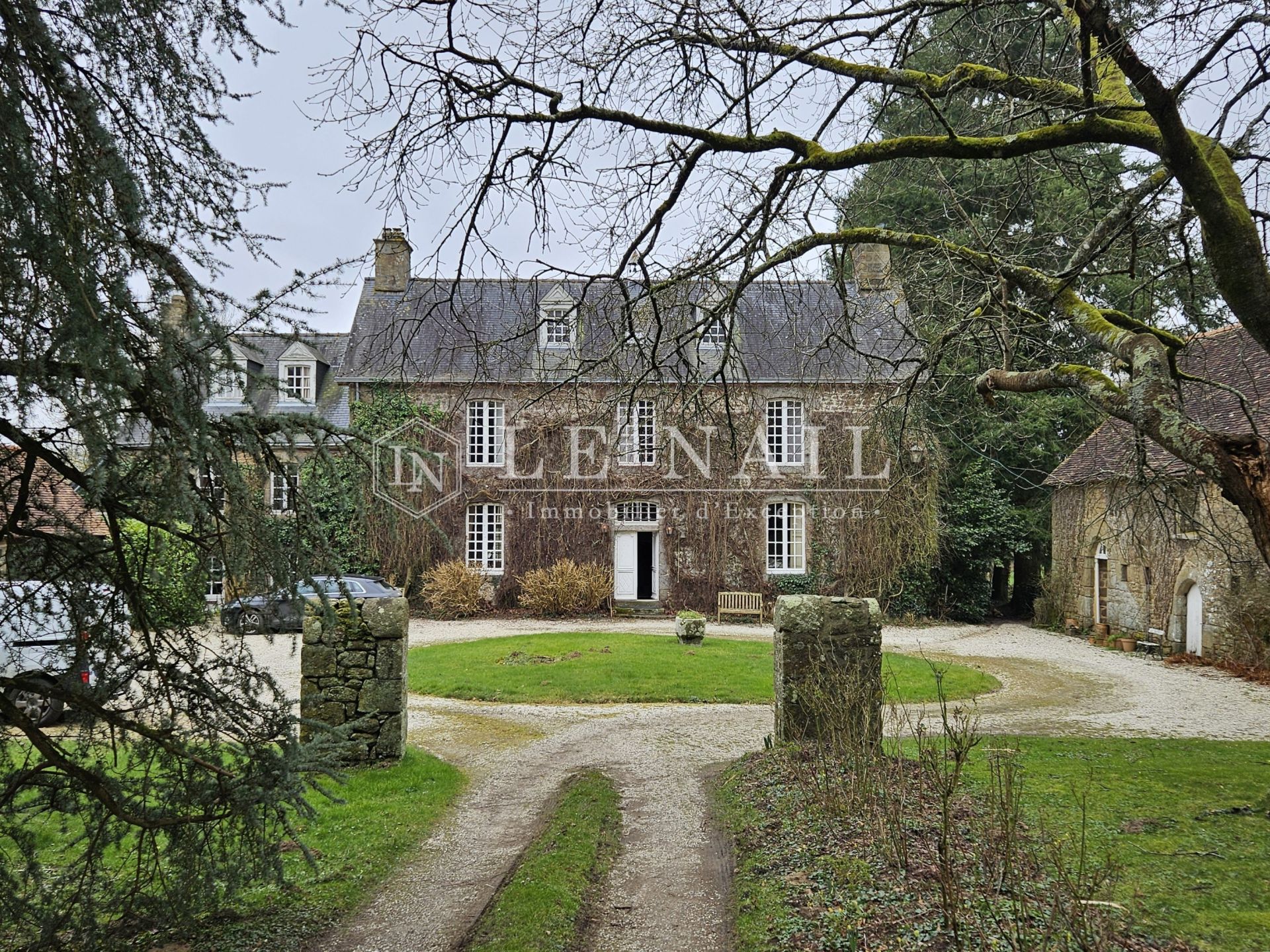 house 9 rooms for sale on MAYENNE (53100)