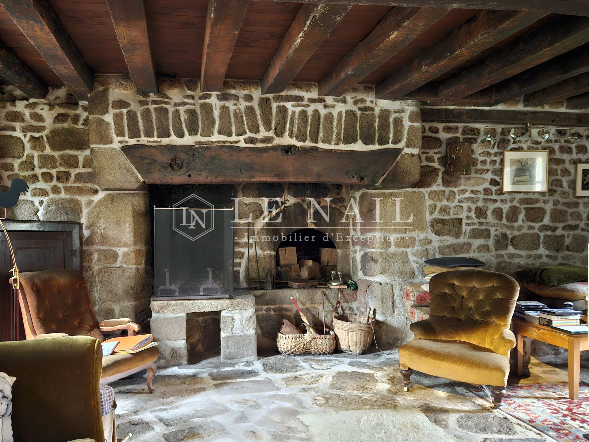 house 9 rooms for sale on MAYENNE (53100)