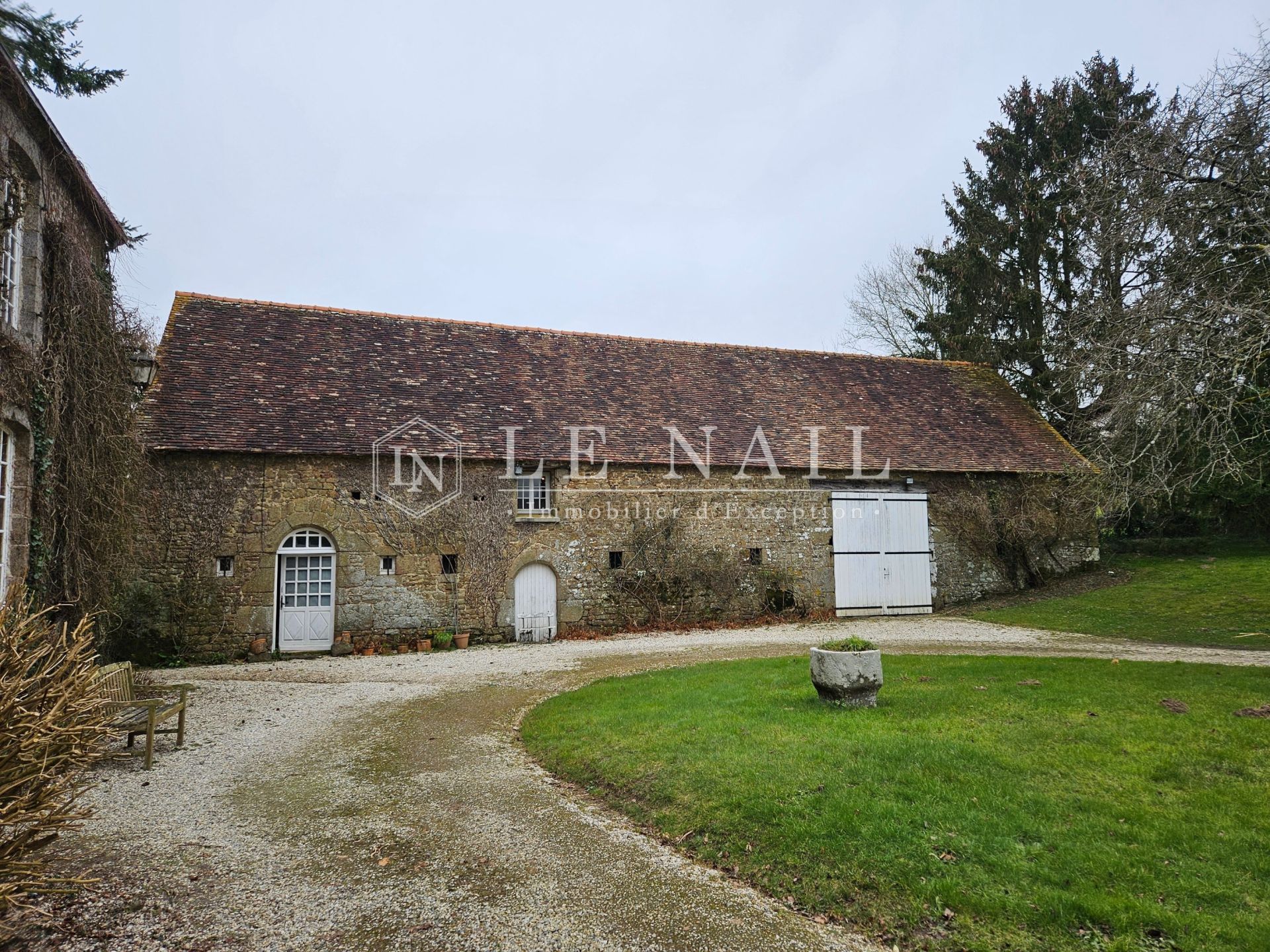 house 9 rooms for sale on MAYENNE (53100)