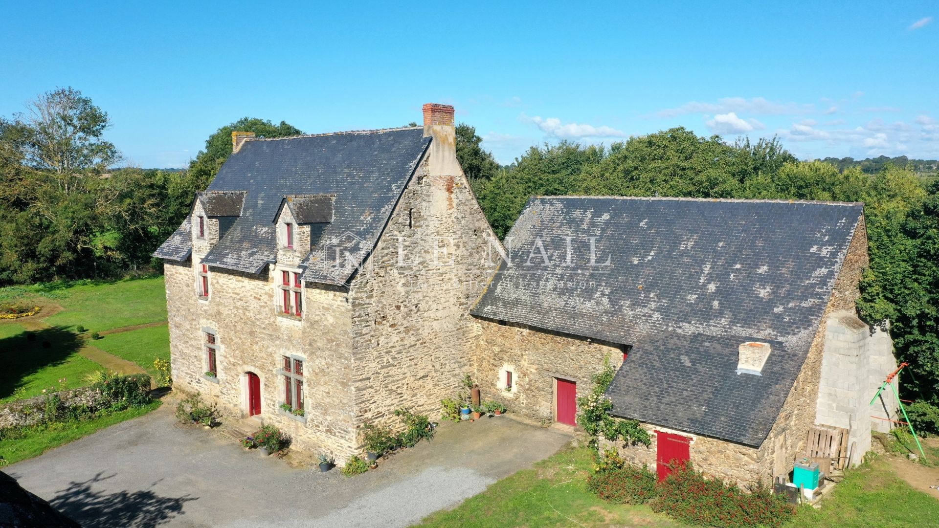 manor house 8 rooms for sale on LAVAL (53000)