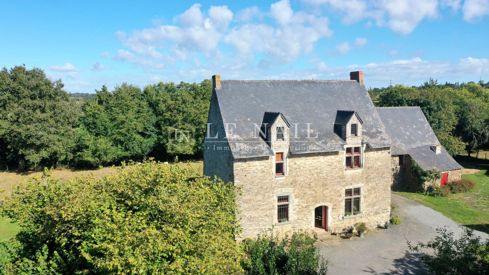 manoir 8 pièces en vente à LAVAL (53000)