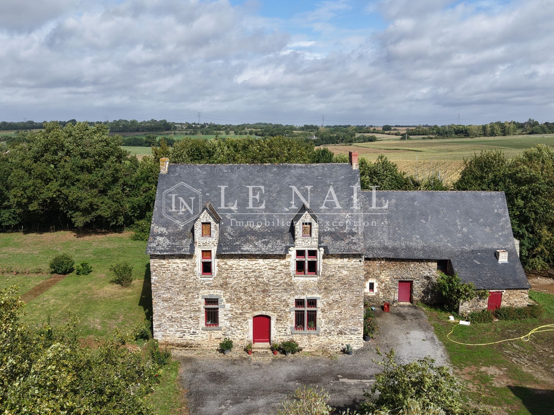 manor house 8 rooms for sale on LAVAL (53000)