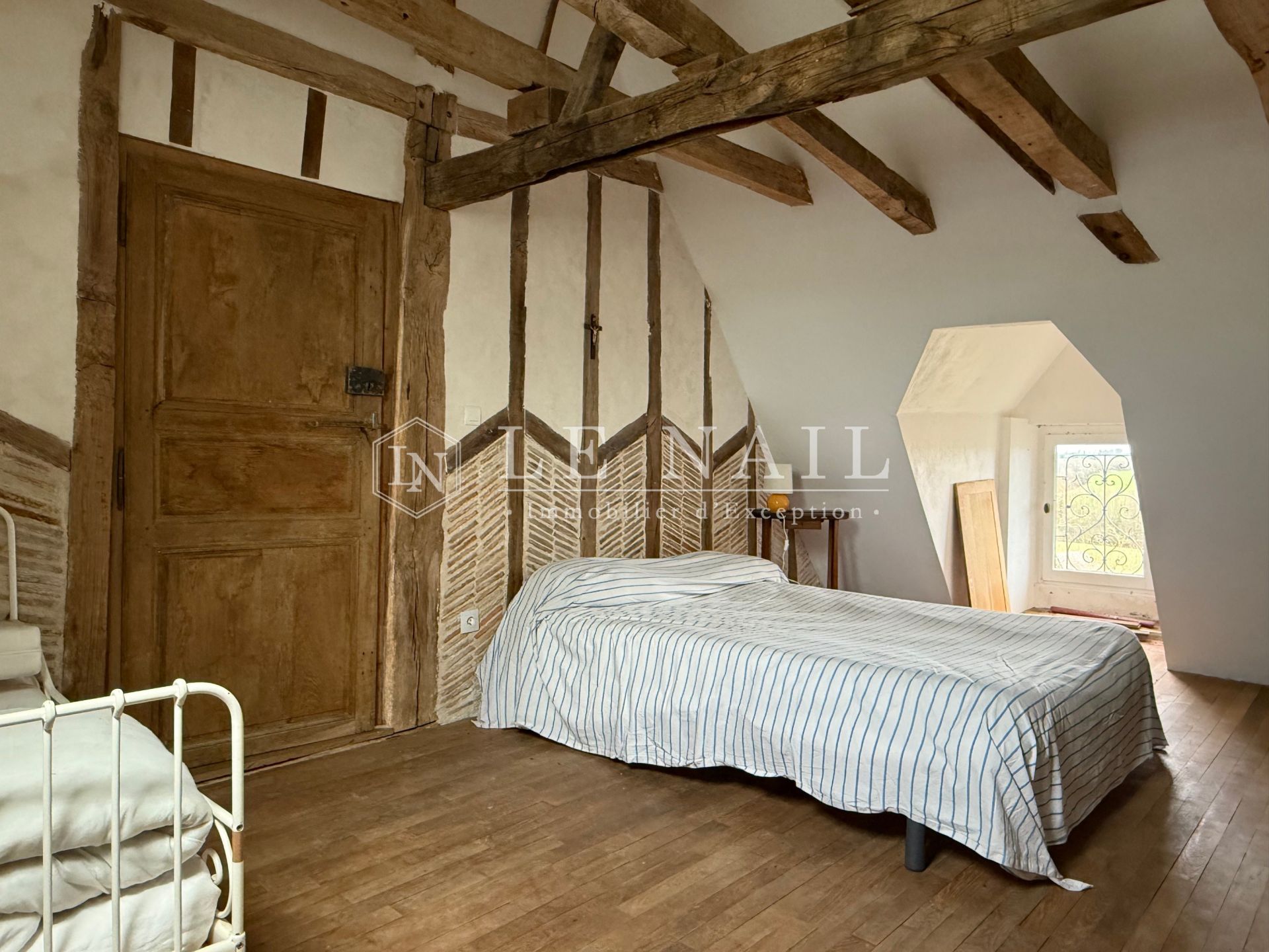 manor house 8 rooms for sale on LAVAL (53000)
