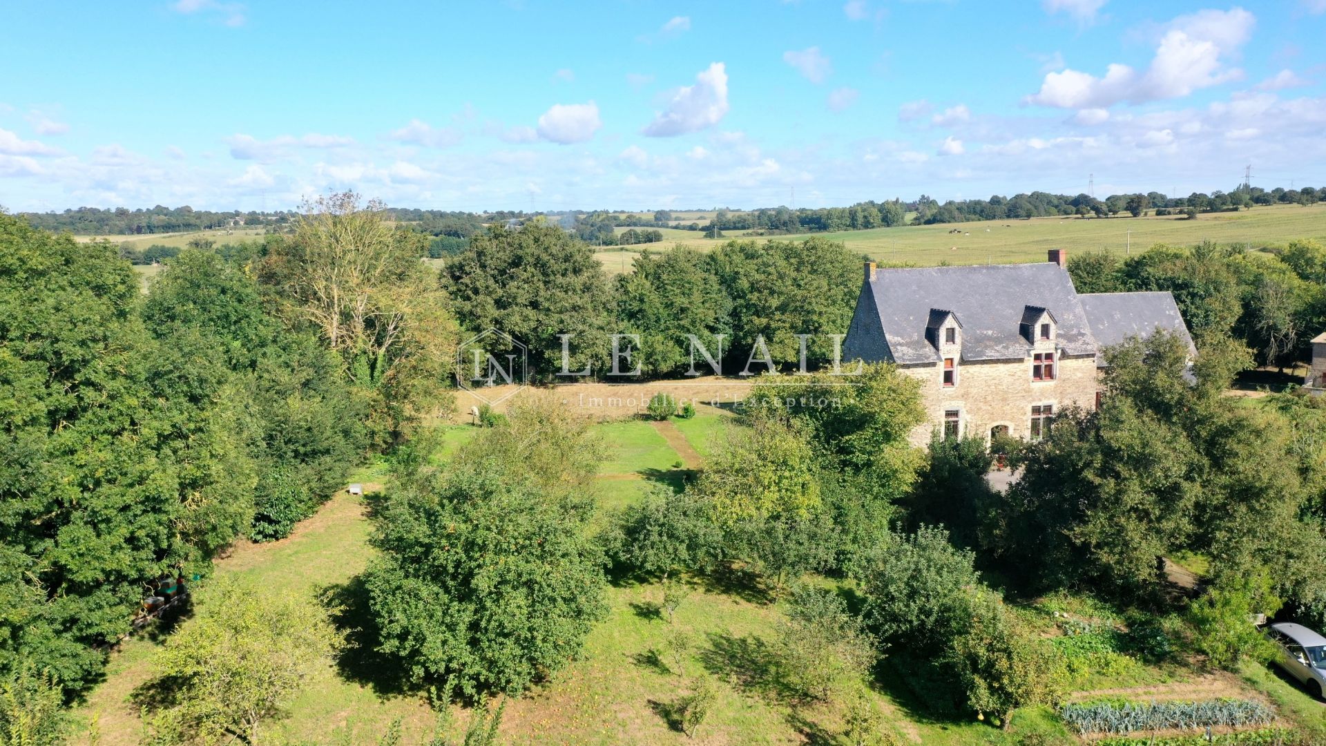 manor house 8 rooms for sale on LAVAL (53000)