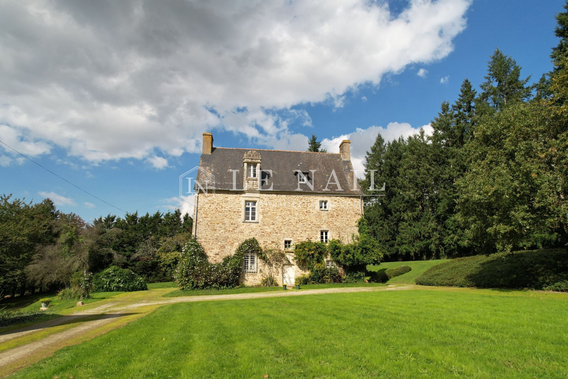 manor house 8 rooms for sale on VITRE (35500)