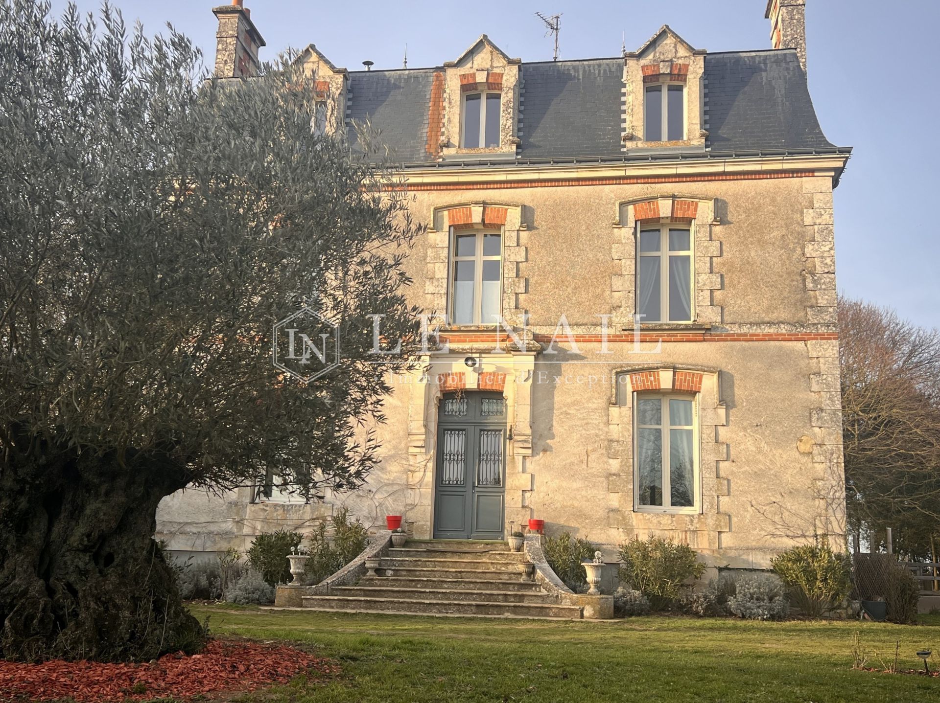 mansion 13 rooms for sale on POITIERS (86000)