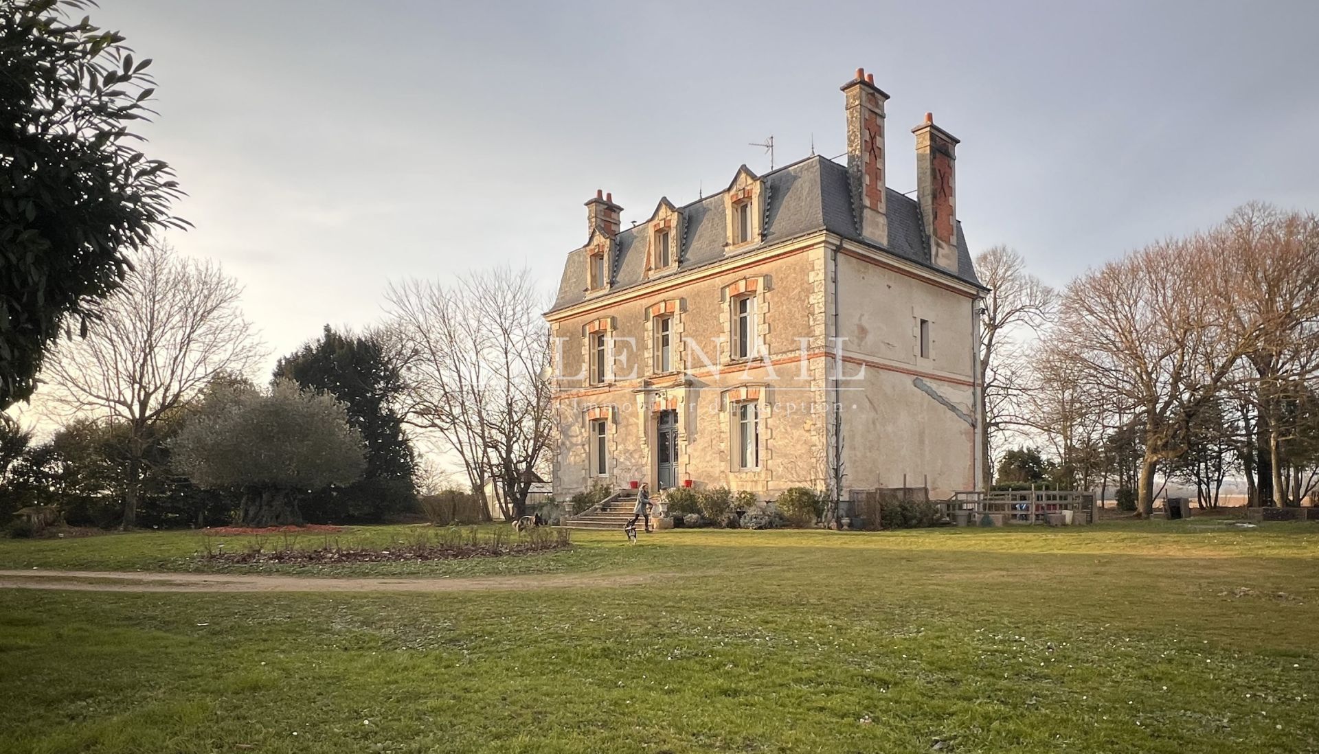 mansion 13 rooms for sale on POITIERS (86000)
