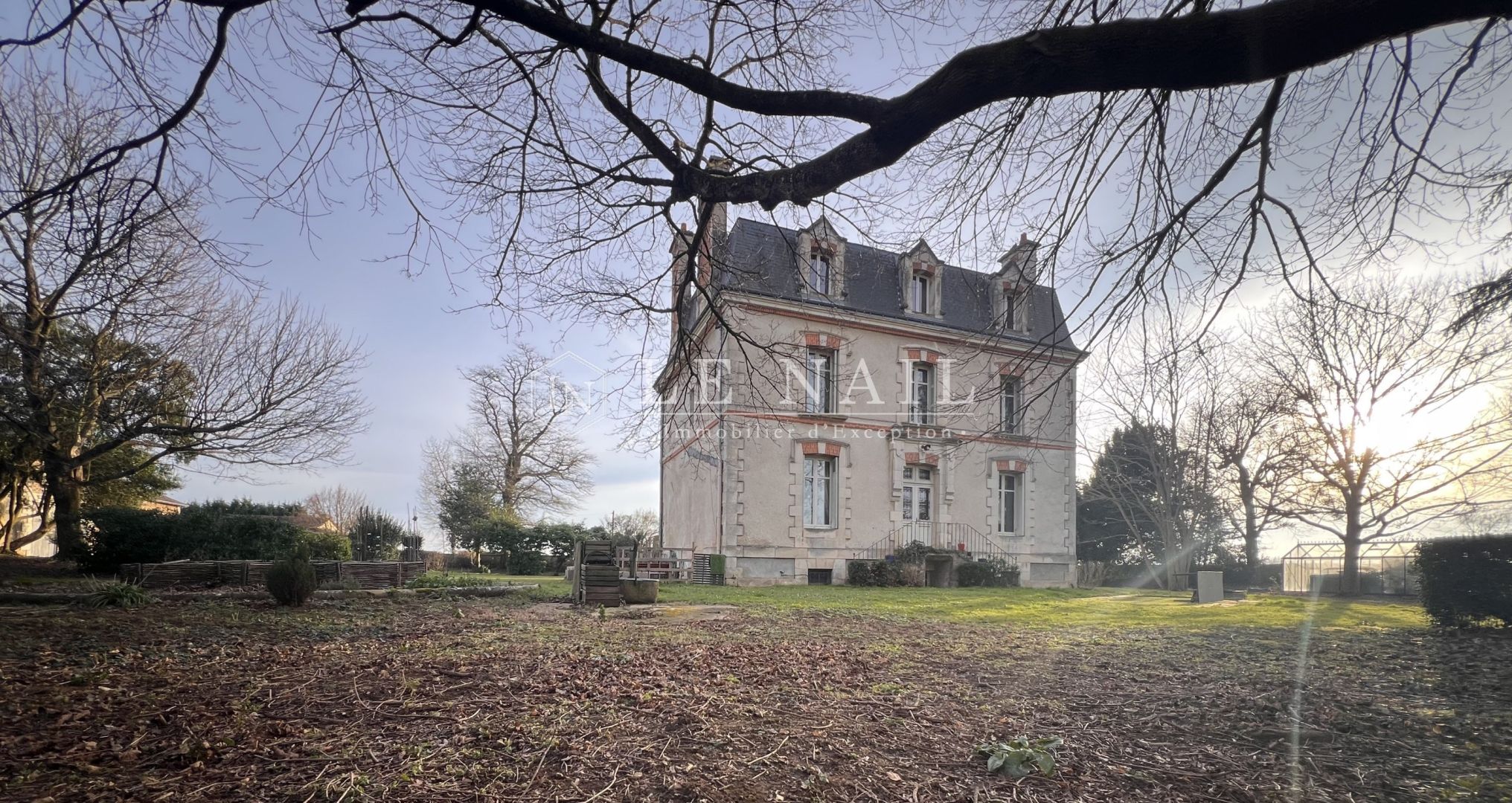 mansion 13 rooms for sale on POITIERS (86000)