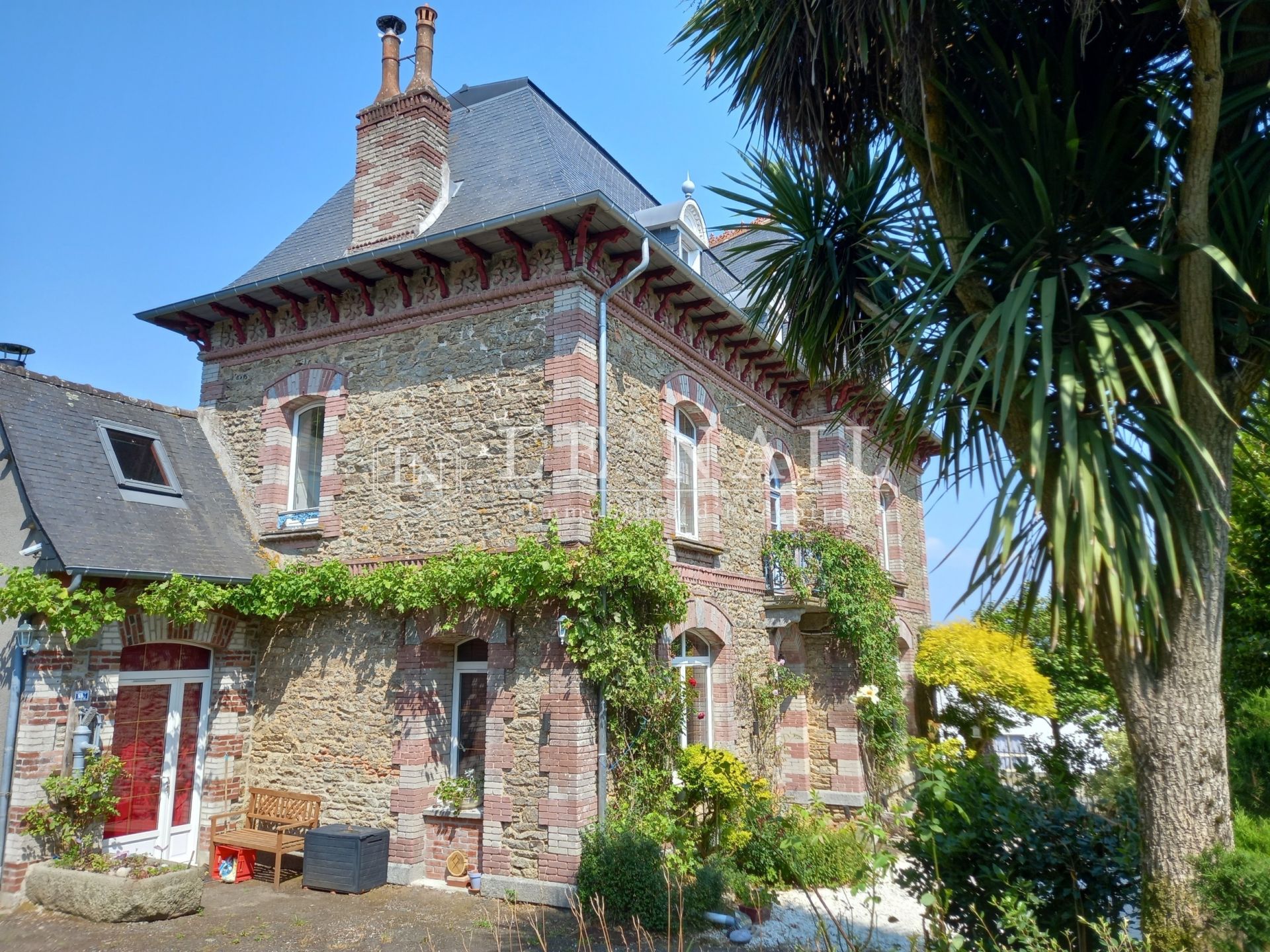 mansion 11 rooms for sale on MAURON (56430)