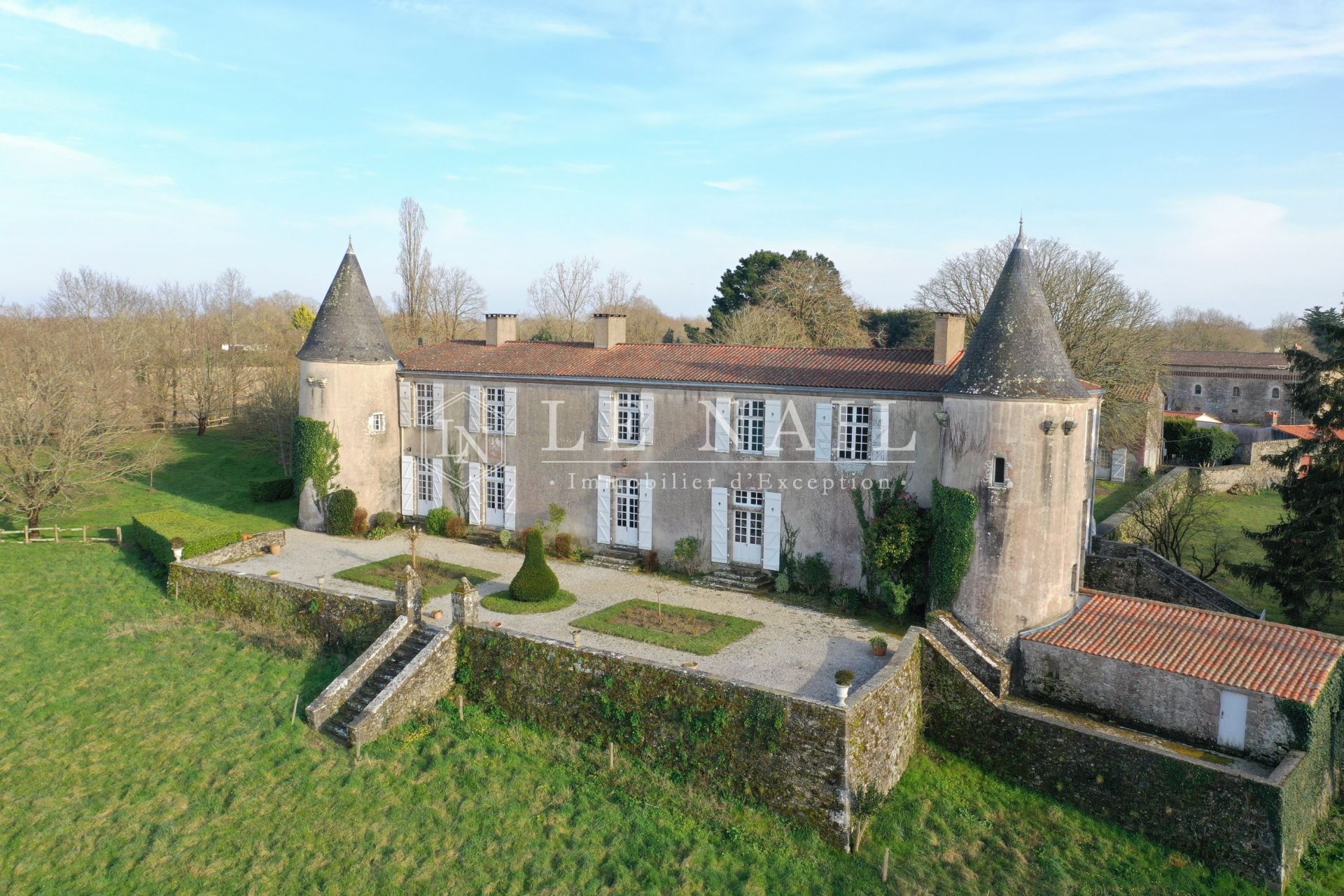 castle 10 rooms for sale on BEAULIEU SOUS LA ROCHE (85190)