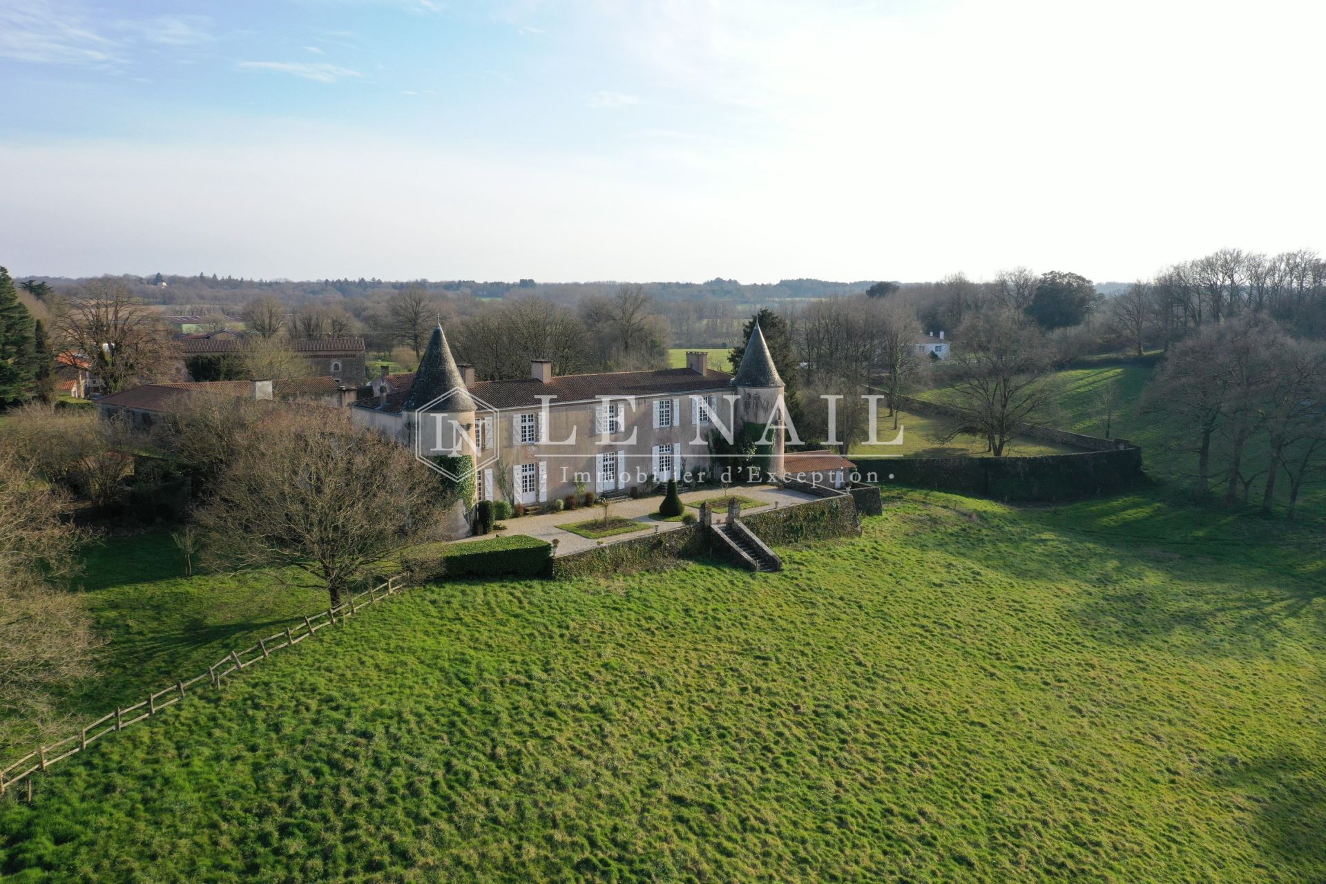 castle 10 rooms for sale on BEAULIEU SOUS LA ROCHE (85190)