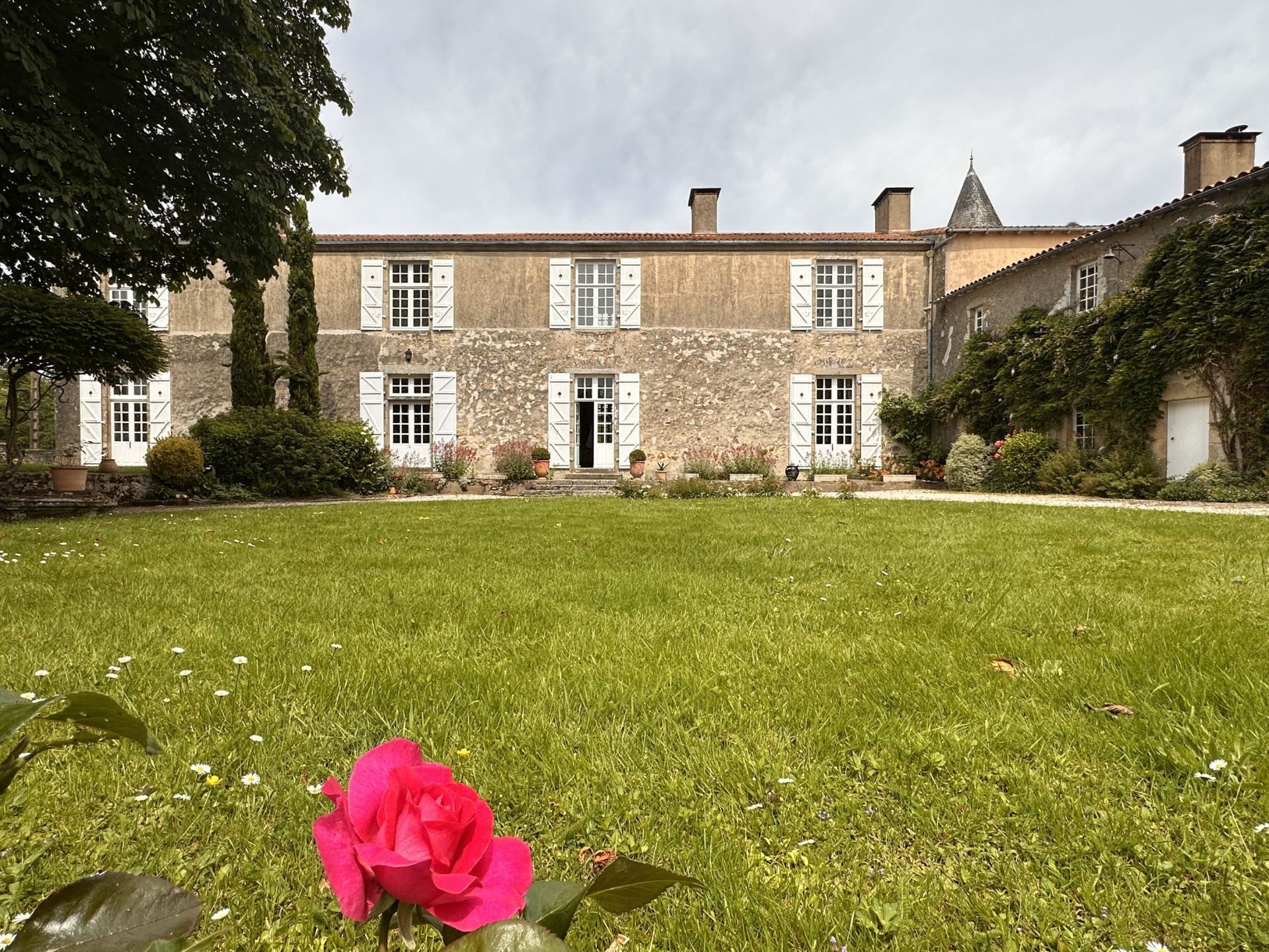 château 10 pièces en vente à BEAULIEU SOUS LA ROCHE (85190)