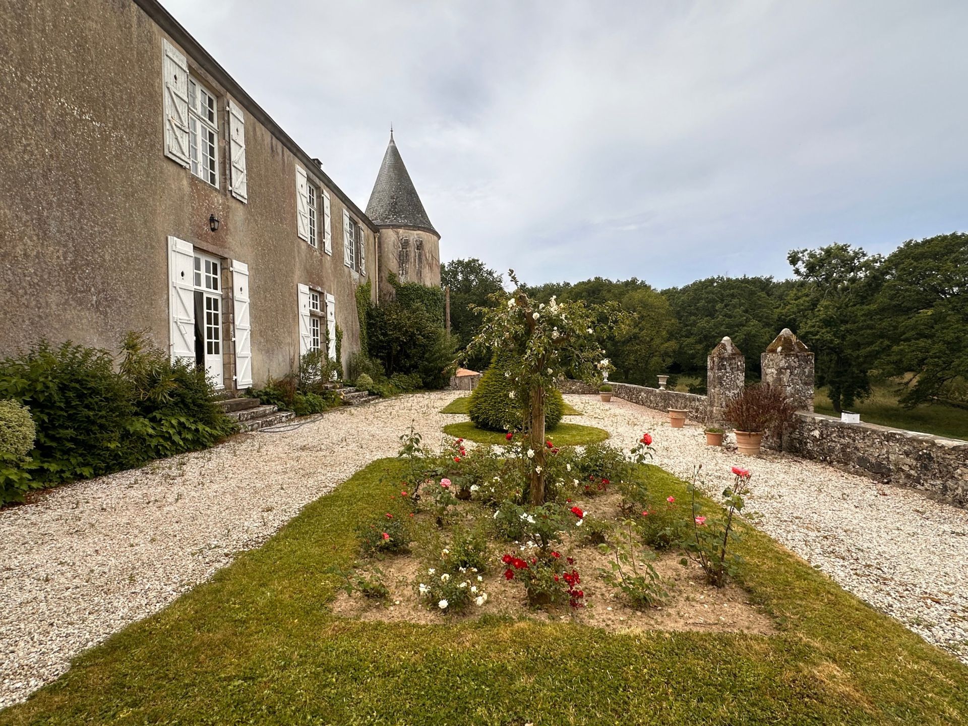 château 10 pièces en vente à BEAULIEU SOUS LA ROCHE (85190)