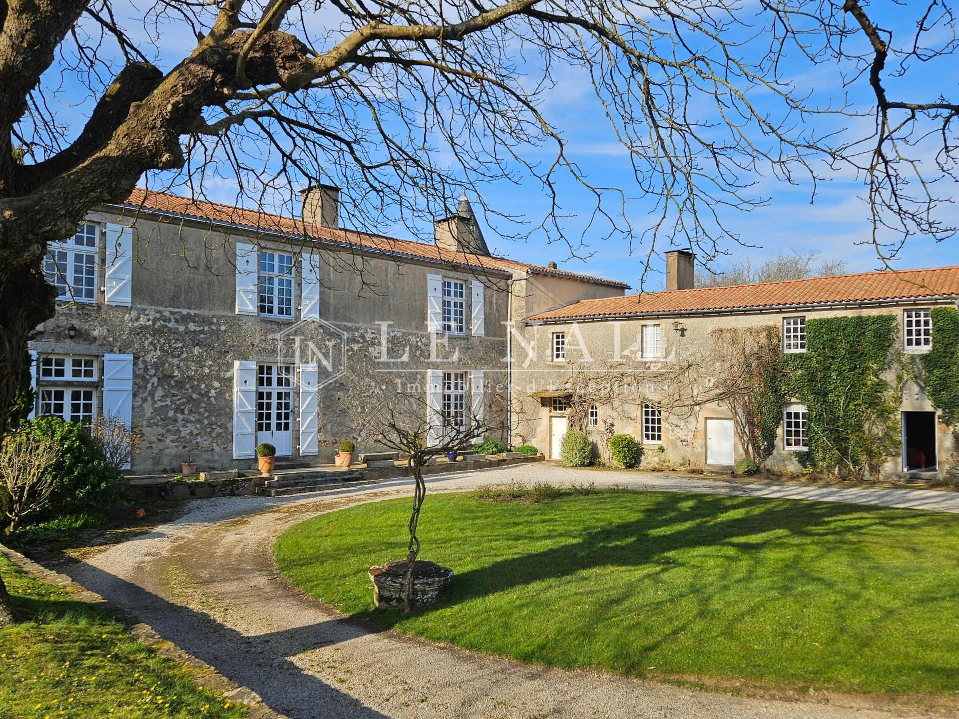 castle 10 rooms for sale on BEAULIEU SOUS LA ROCHE (85190)